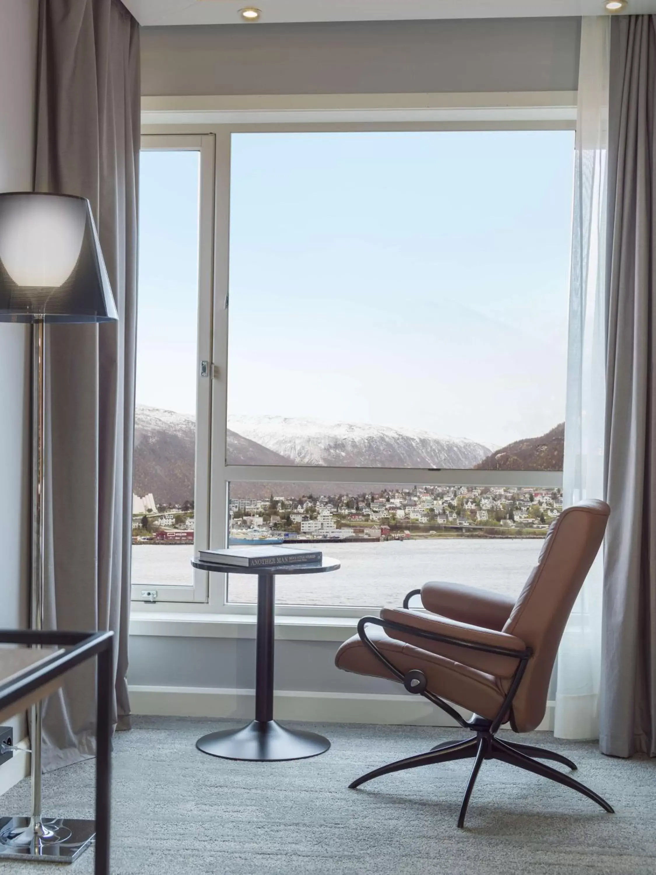 Photo of the whole room, Mountain View in Radisson Blu Hotel Tromsø