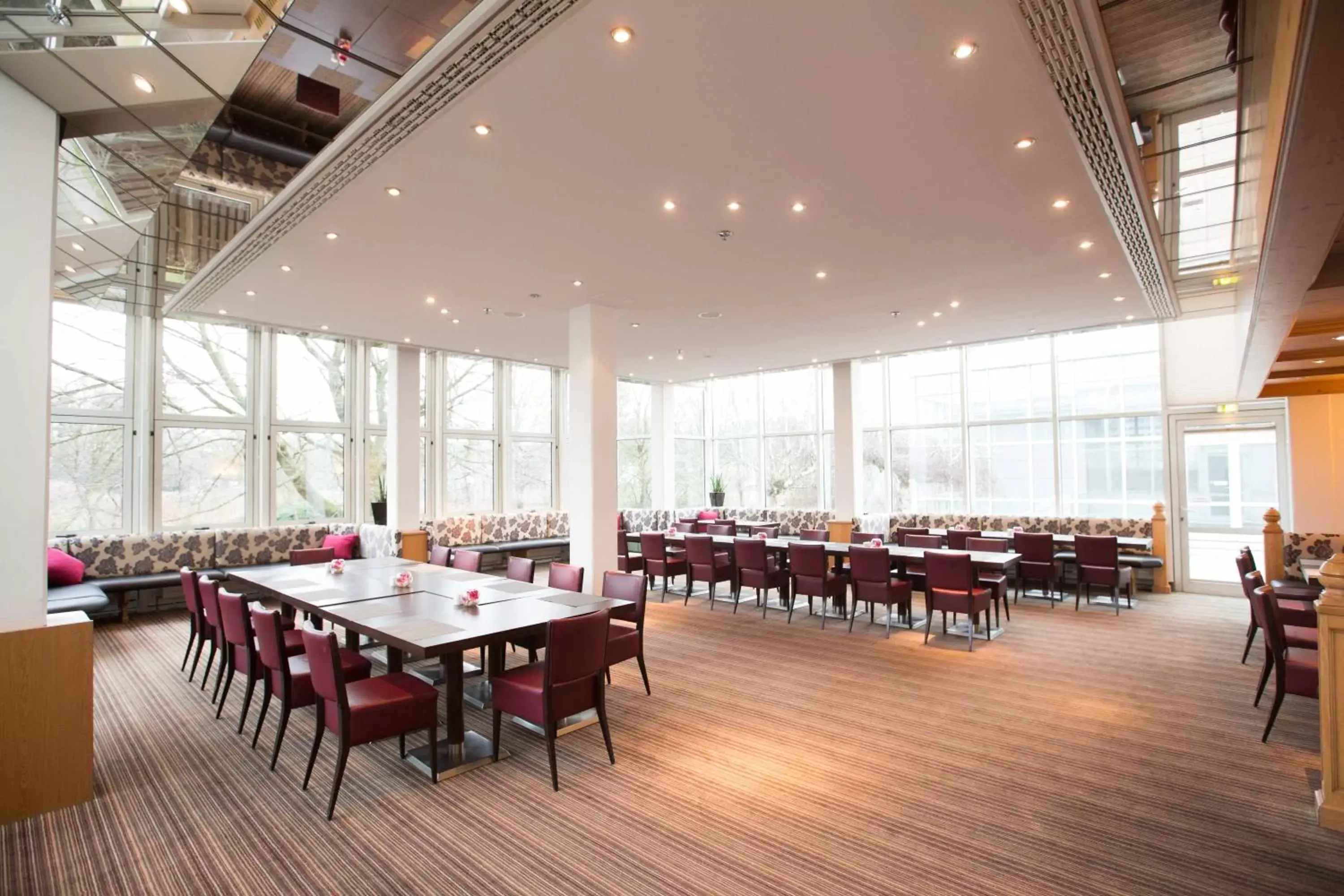 Meeting/conference room, Restaurant/Places to Eat in Crowne Plaza Frankfurt Congress Hotel, an IHG Hotel