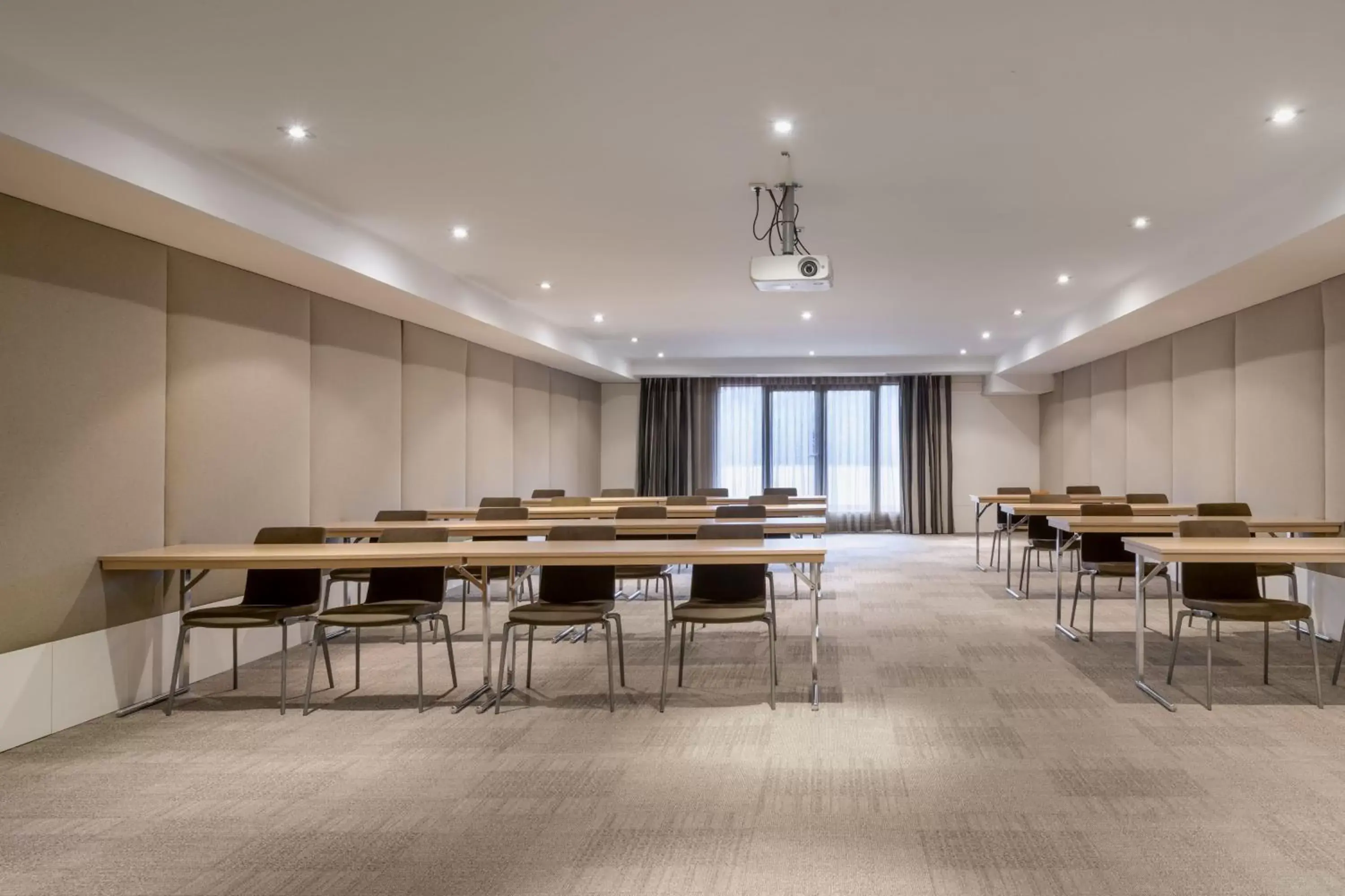 Meeting/conference room in AC Hotel Ciudad de Toledo by Marriott