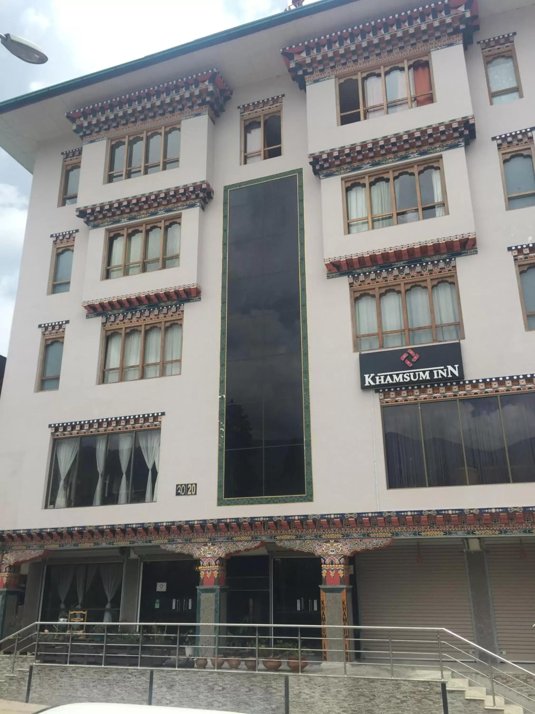 Facade/entrance in Khamsum Inn Facade/entrance in Khamsum Inn