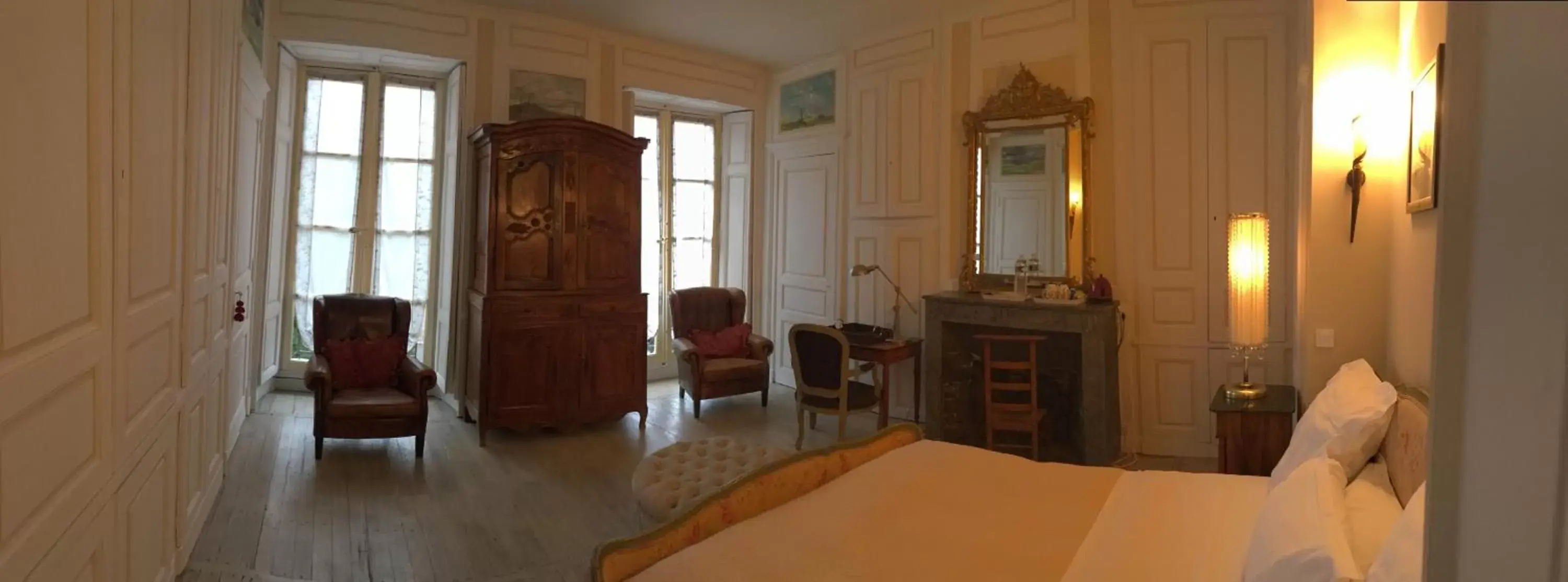 Photo of the whole room, Seating Area in Demeure des Vieux Bains