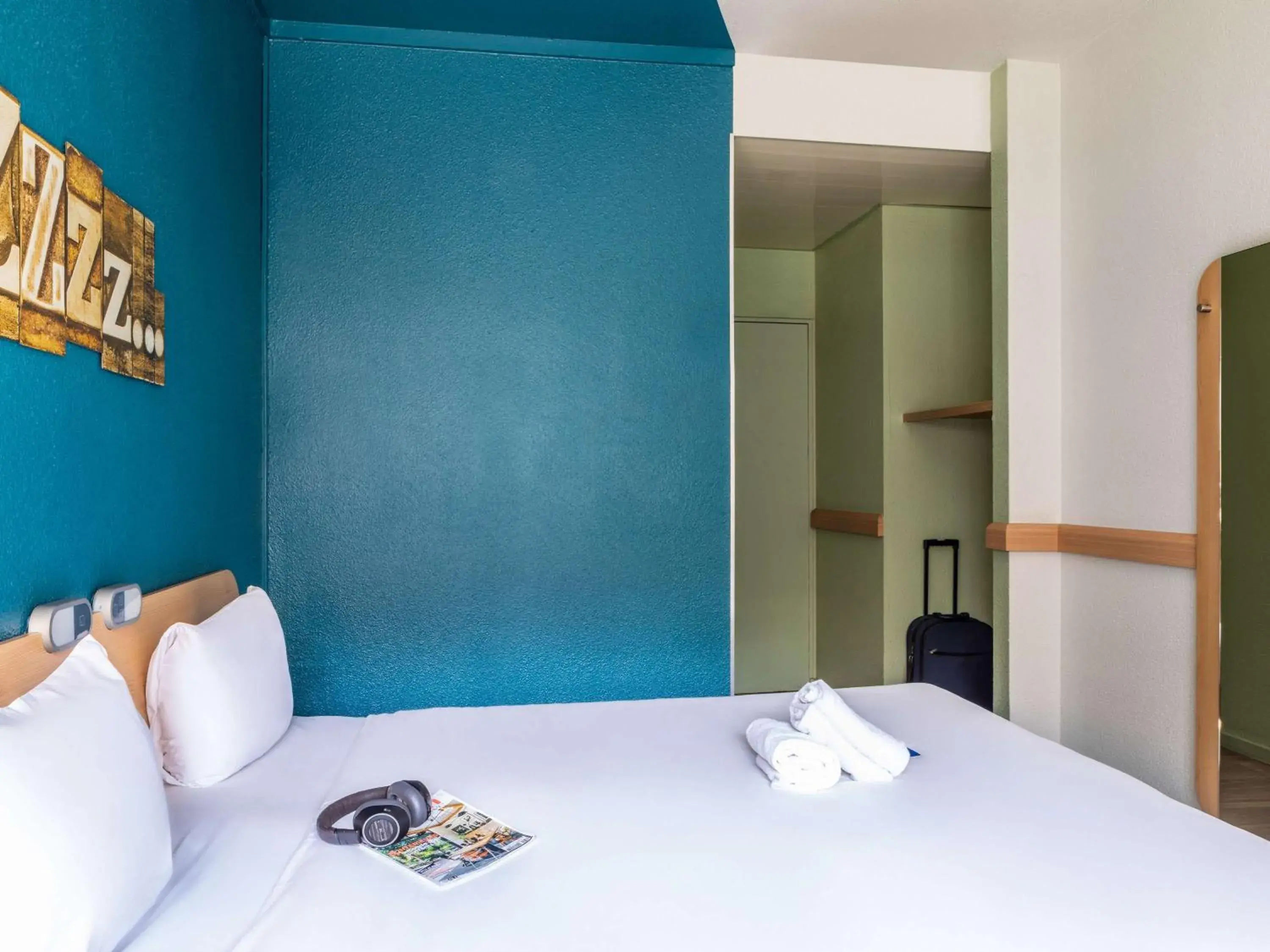 Bedroom, Bed in ibis budget Paris Porte de Pantin