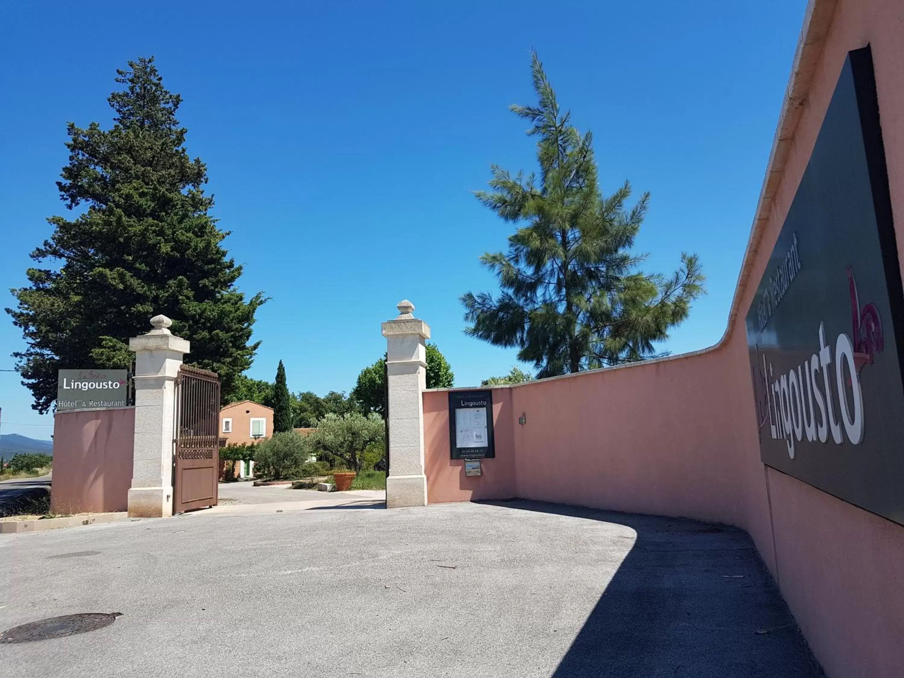 Facade/entrance, Property Building in Le Mas du Lingousto