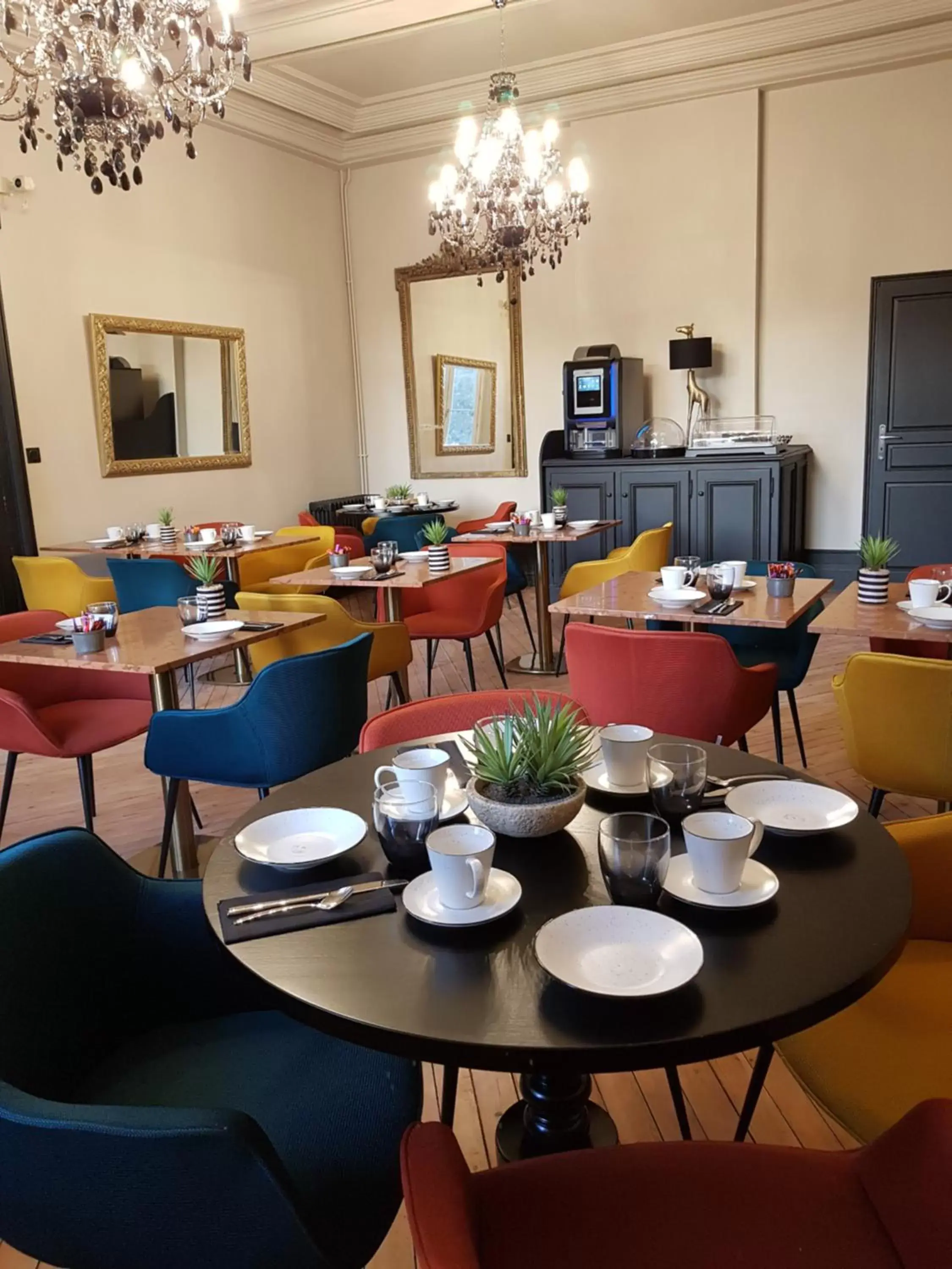 Continental breakfast, Restaurant/Places to Eat in La villa 10 HÔTEL SPA