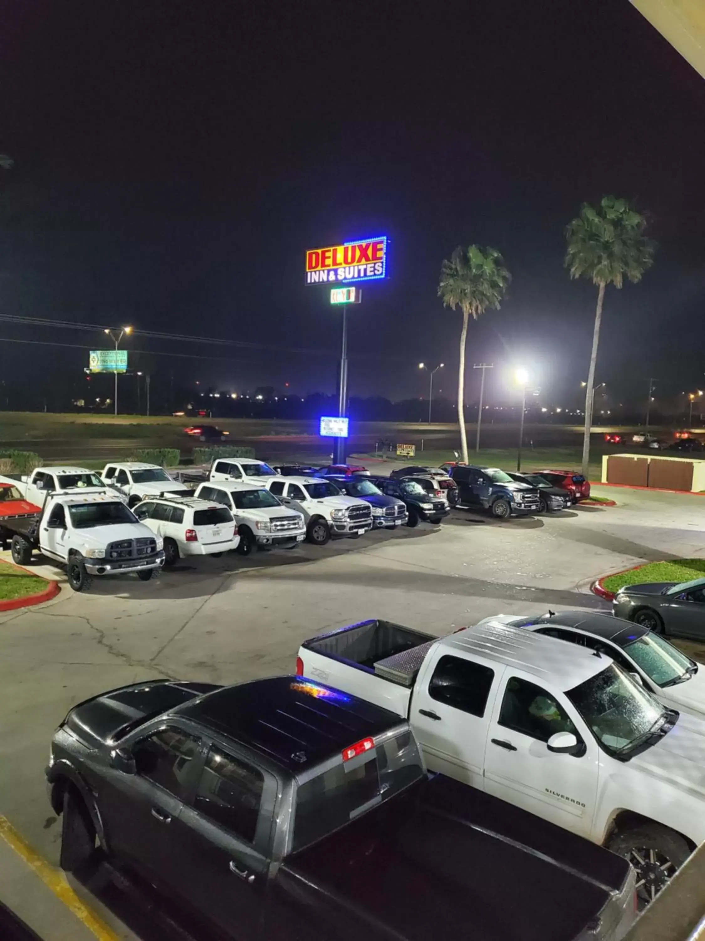 City view in Deluxe Inn and Suites City view in Deluxe Inn and Suites