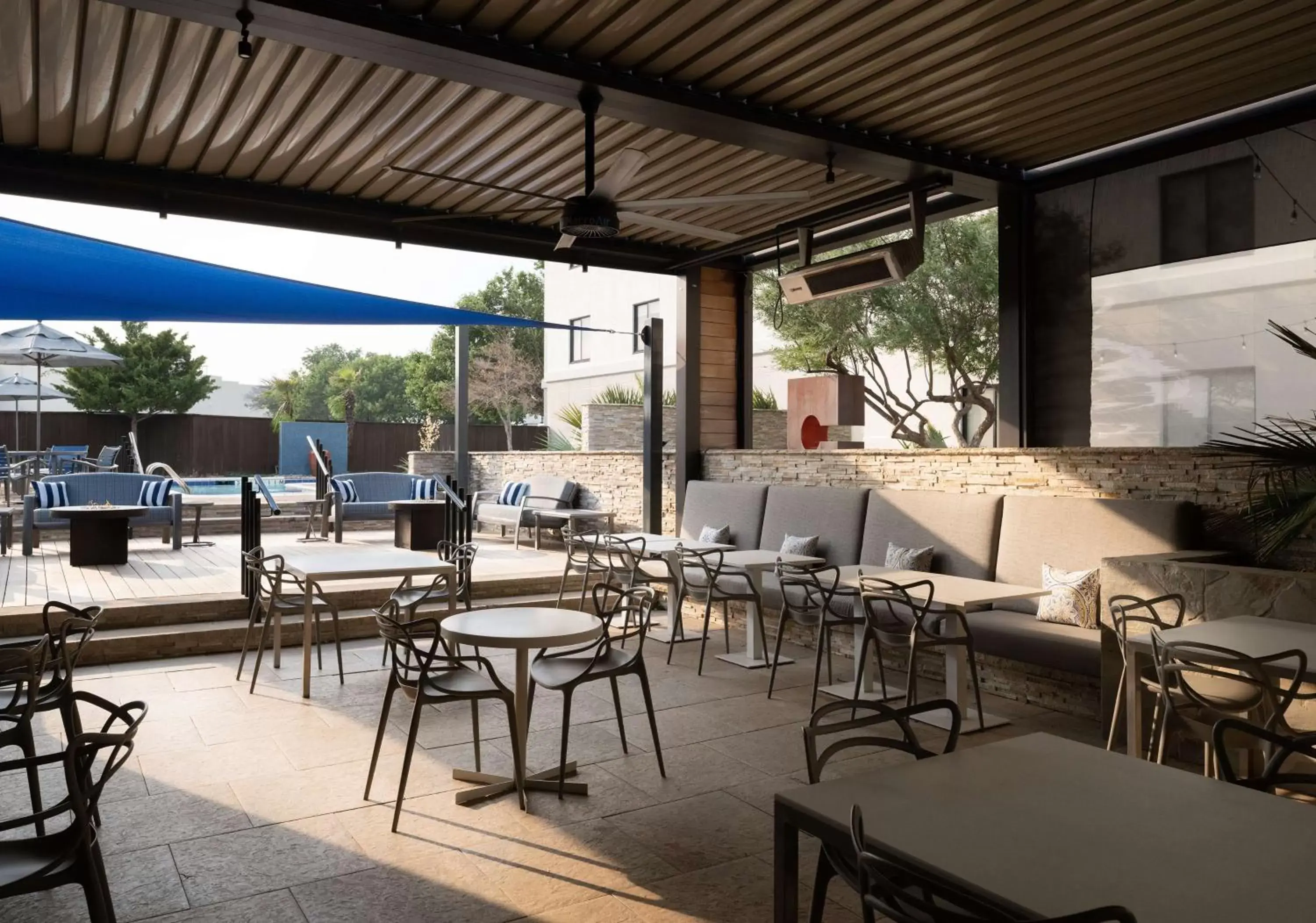 Patio, Restaurant/Places to Eat in Hilton Garden Inn Las Colinas
