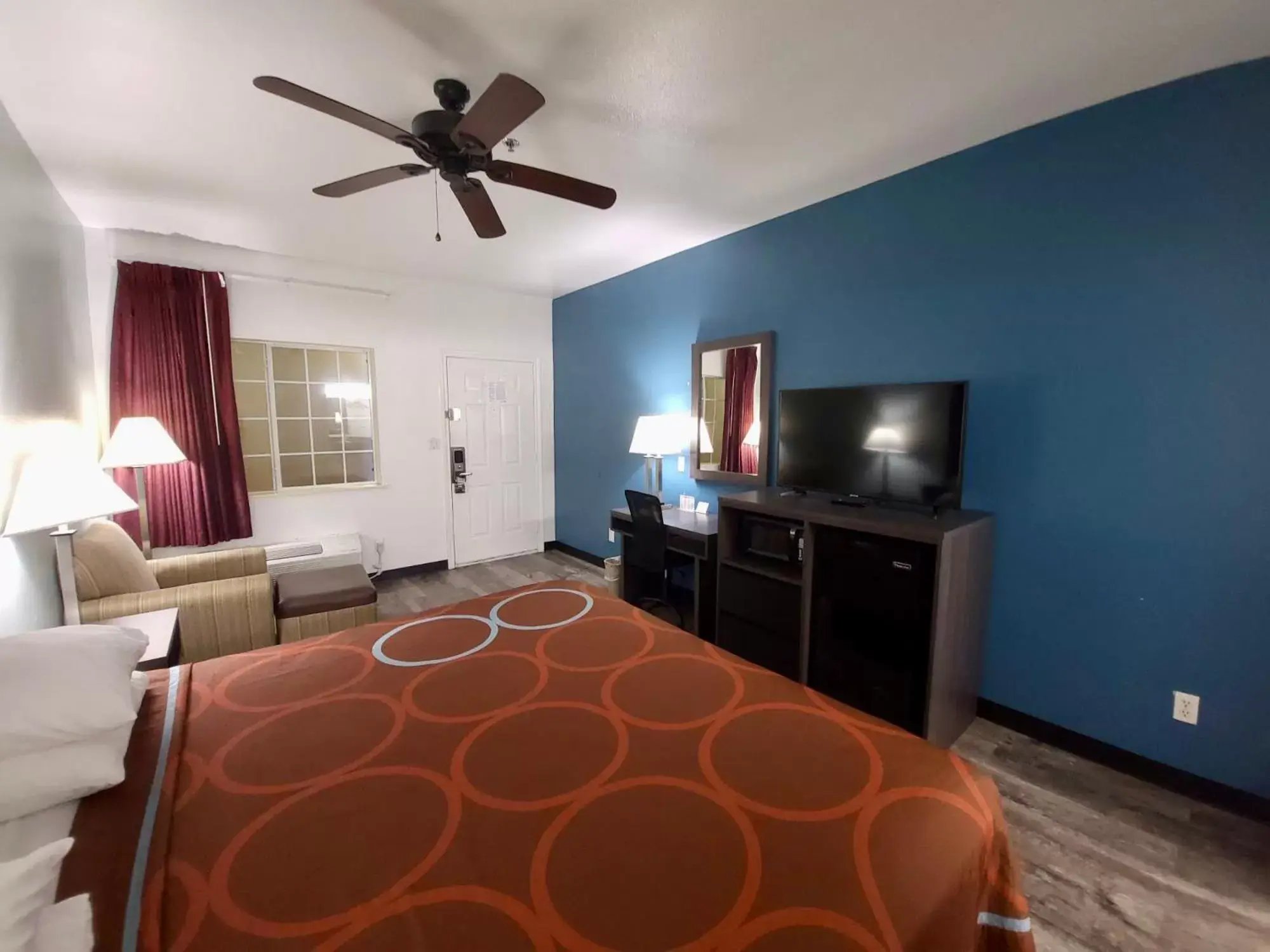 Bedroom, TV/Entertainment Center in Super 8 by Wyndham Forney/East Dallas