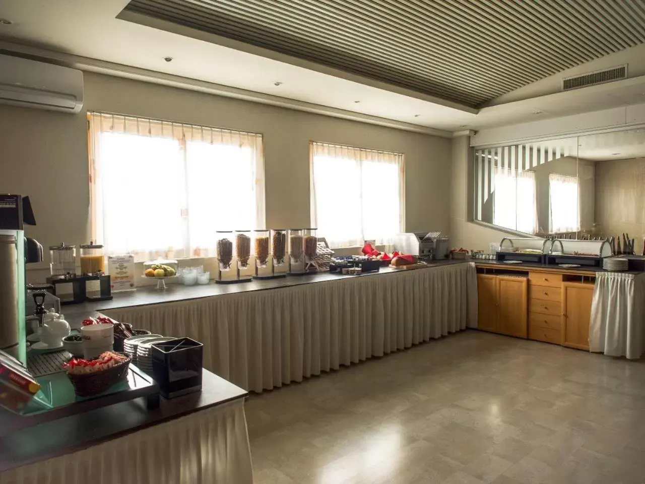 Continental breakfast, Restaurant/Places to Eat in Hotel Olympica