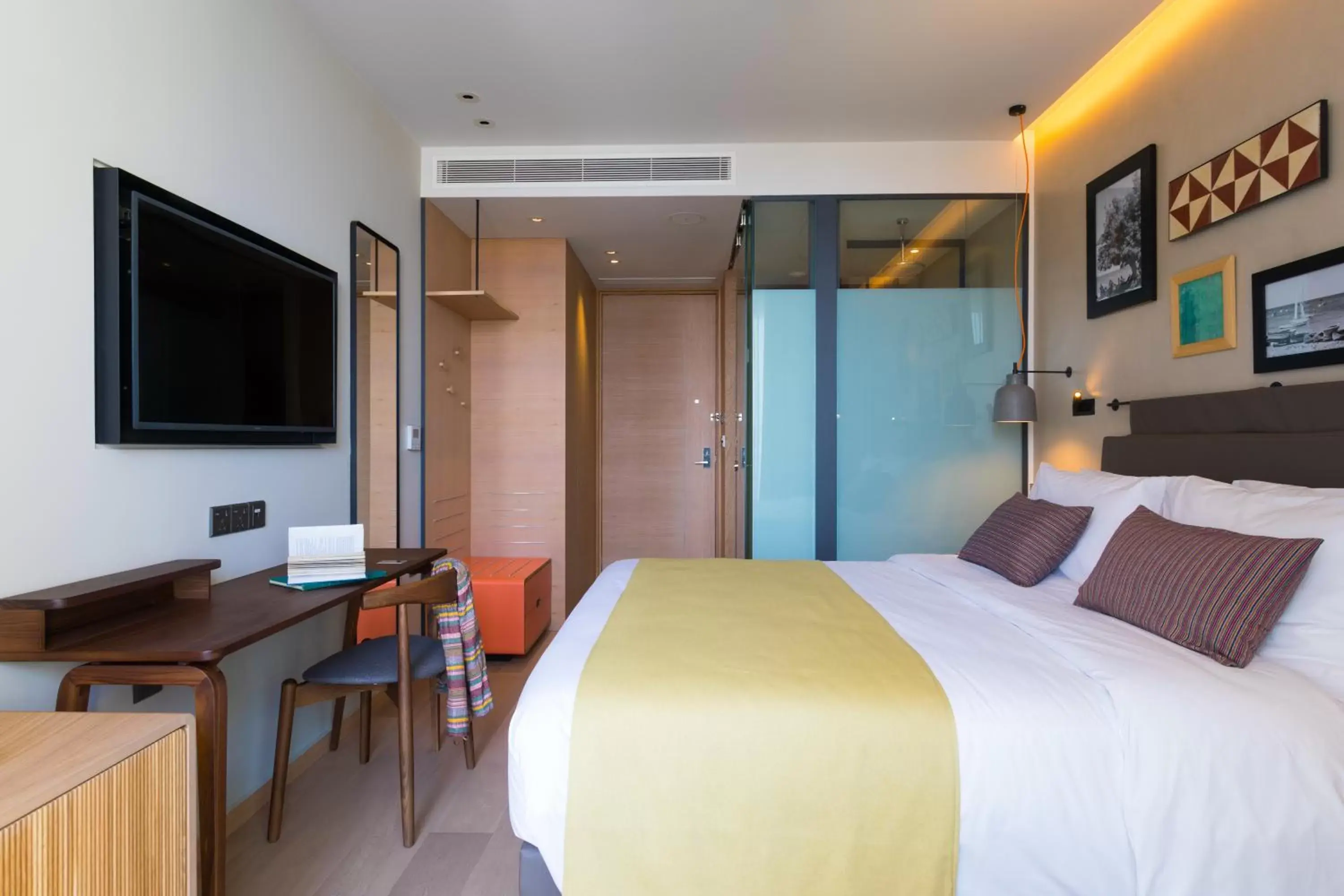 TV and multimedia, Bed in Hotel Indigo Larnaca, an IHG Hotel-ADULTS ONLY