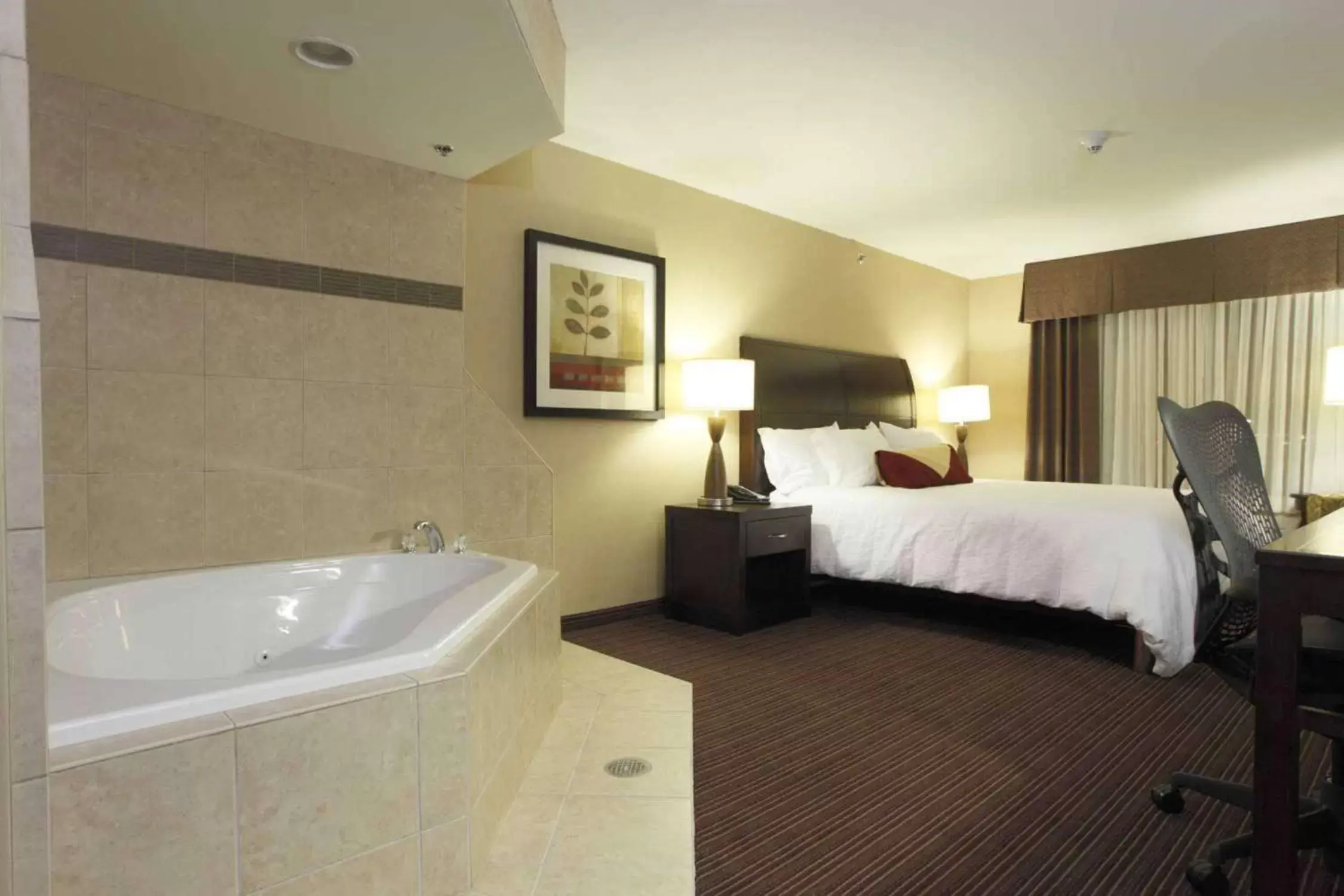 Bed, Bathroom in Hilton Garden Inn Clovis