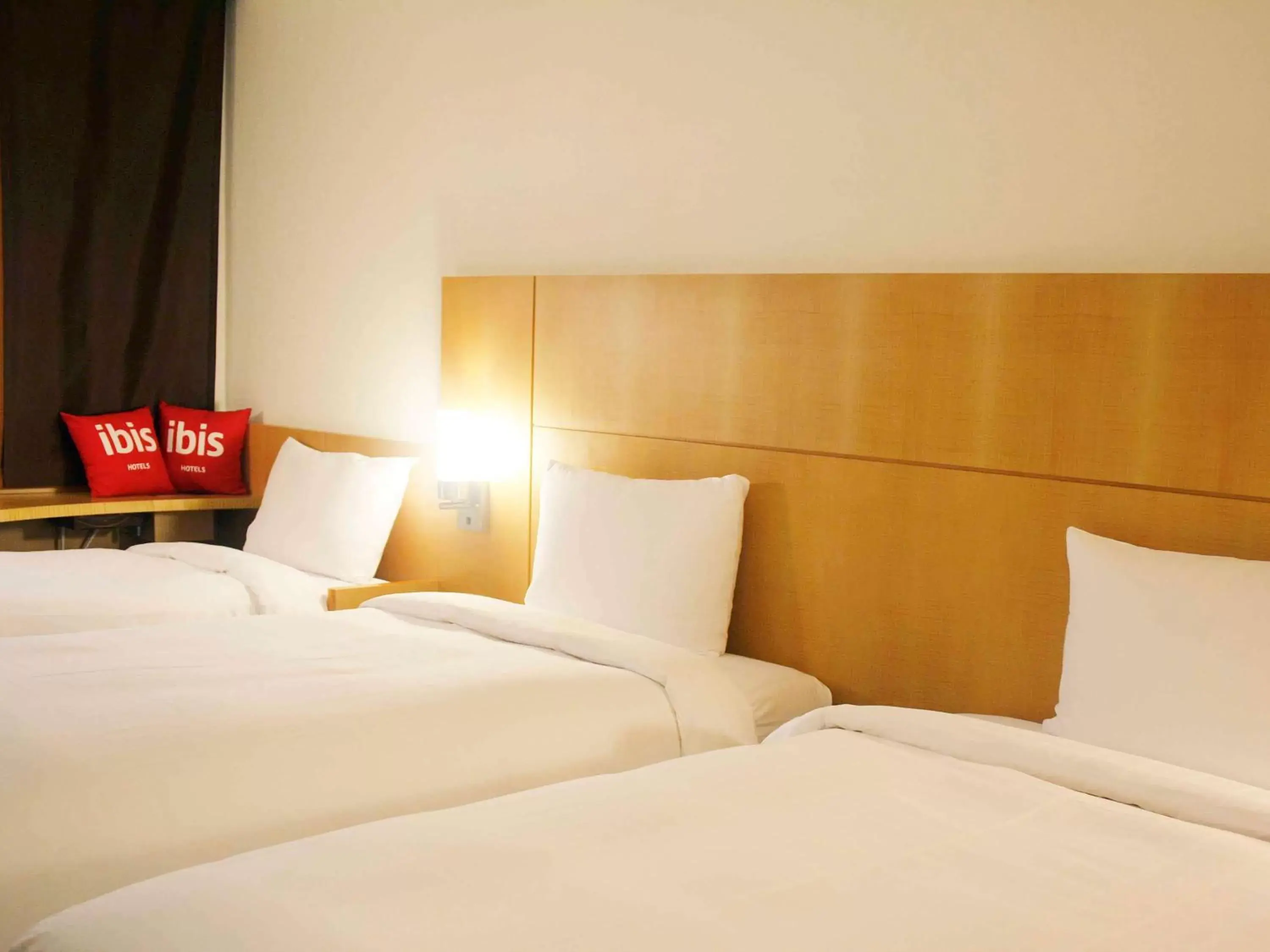 Bedroom, Bed in ibis Ambassador Insadong