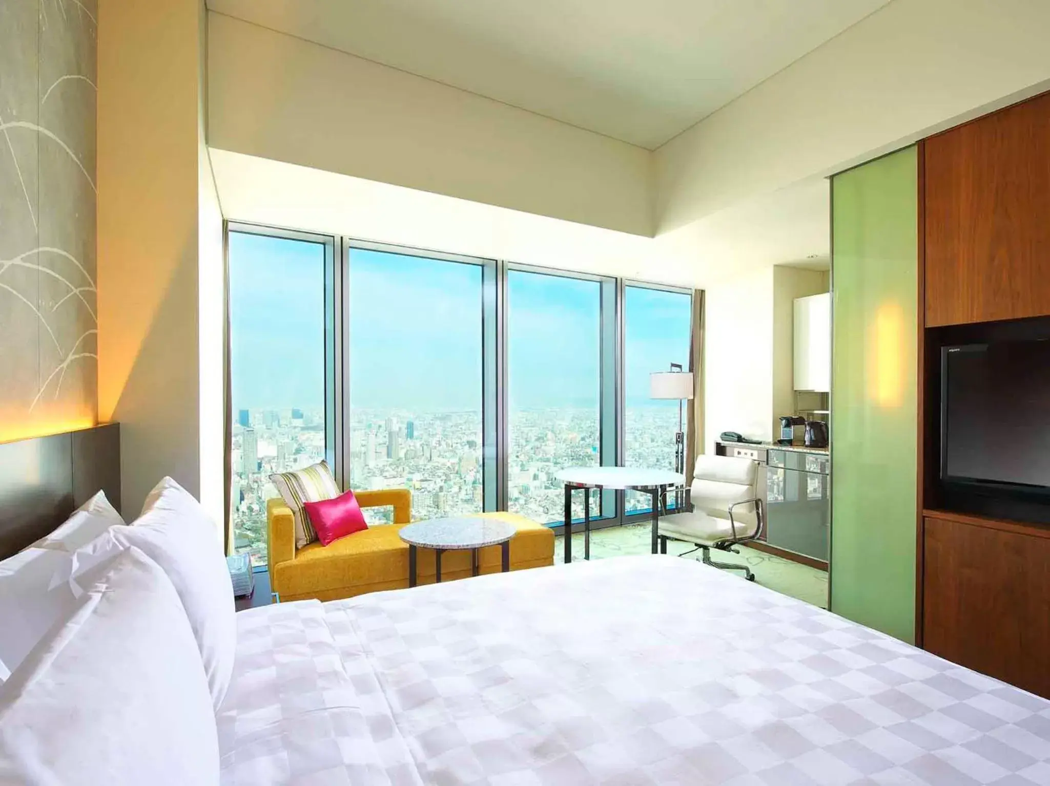 Club Double Room with Club Lounge Access - single occupancy - Non-Smoking in Osaka Marriott Miyako Hotel Club Double Room with Club Lounge Access - single occupancy - Non-Smoking in Osaka Marriott Miyako Hotel