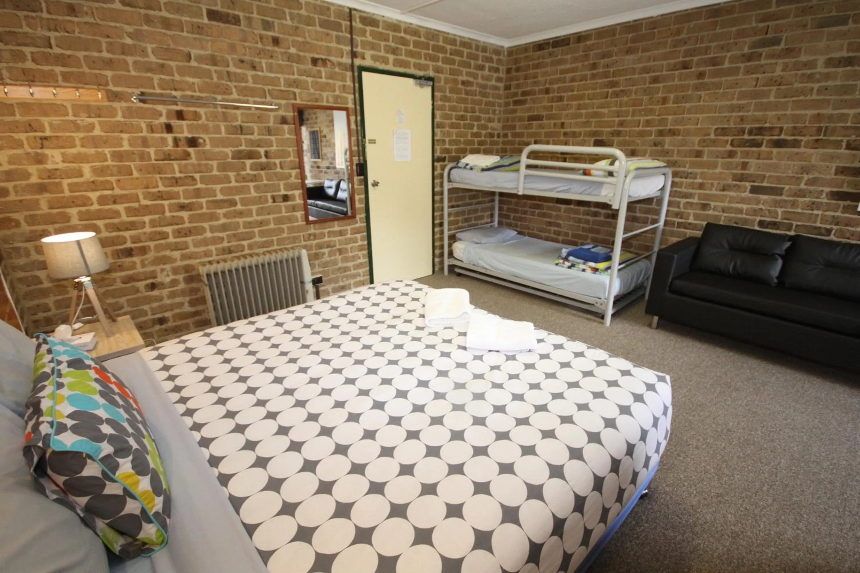 Living room, Bed in Acacia Snowy Motel