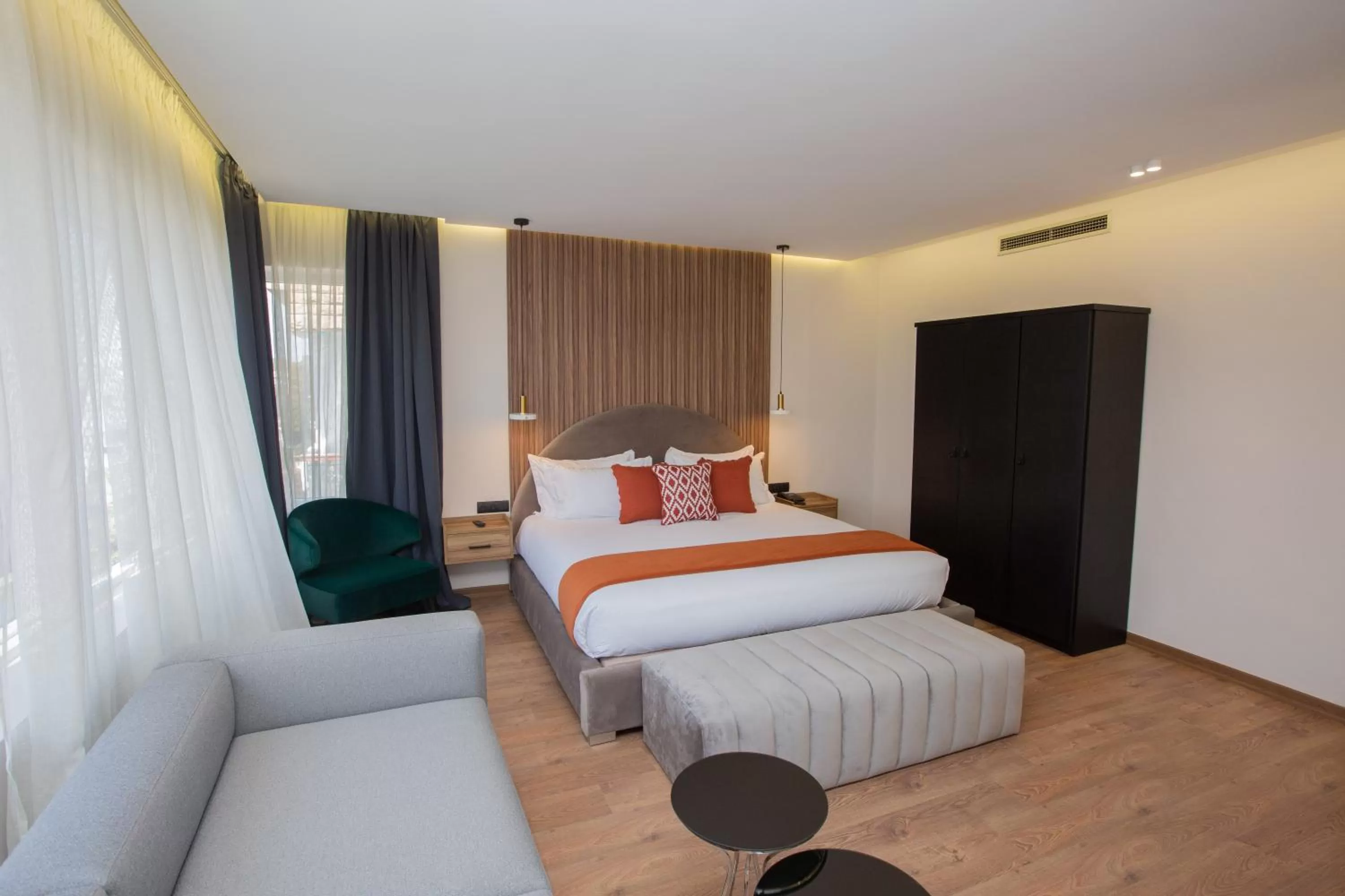 Photo of the whole room, Bed in Le M Hôtel