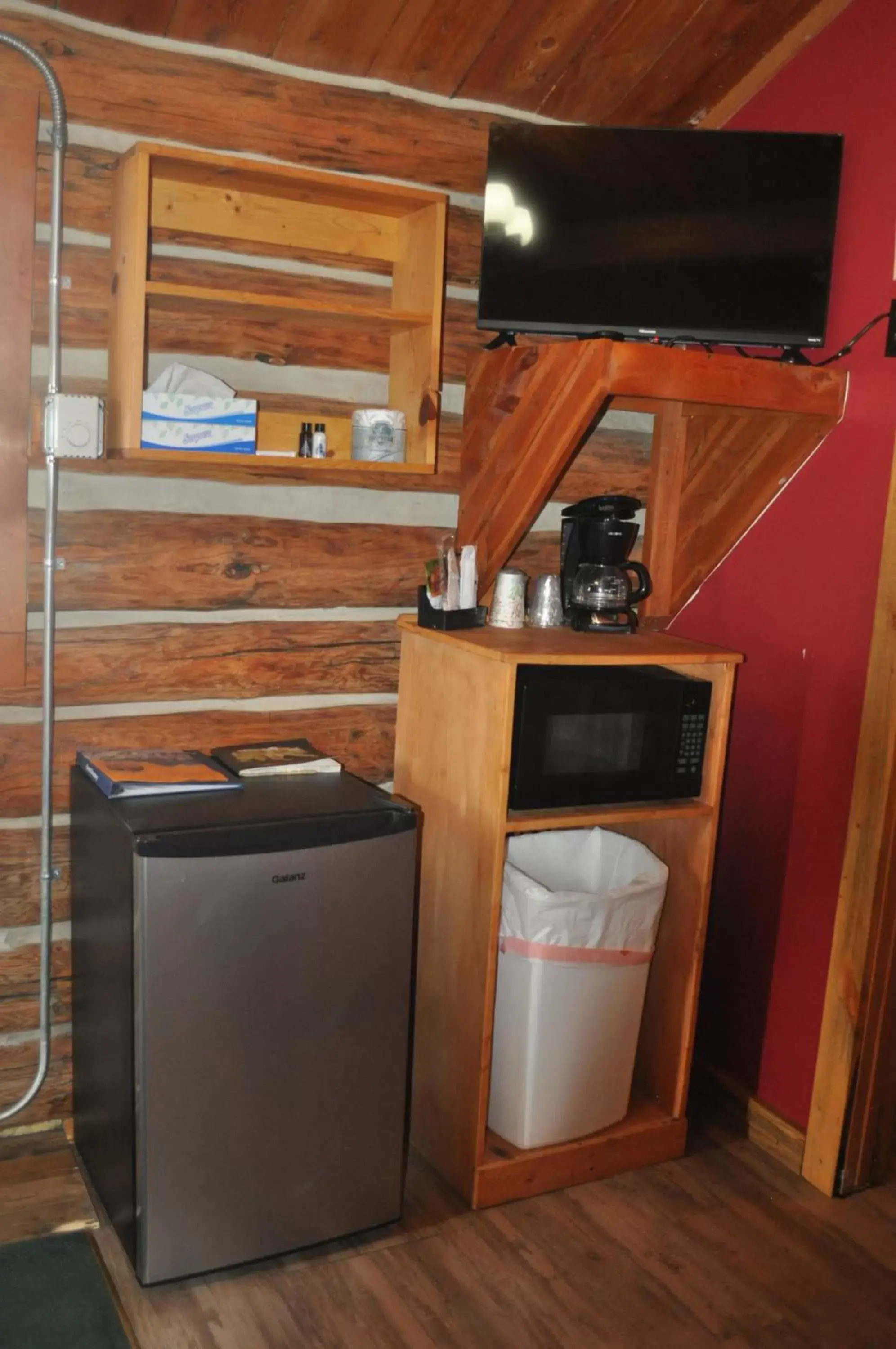 Coffee/tea facilities, TV/Entertainment Center in Crooked Creek Guest Ranch