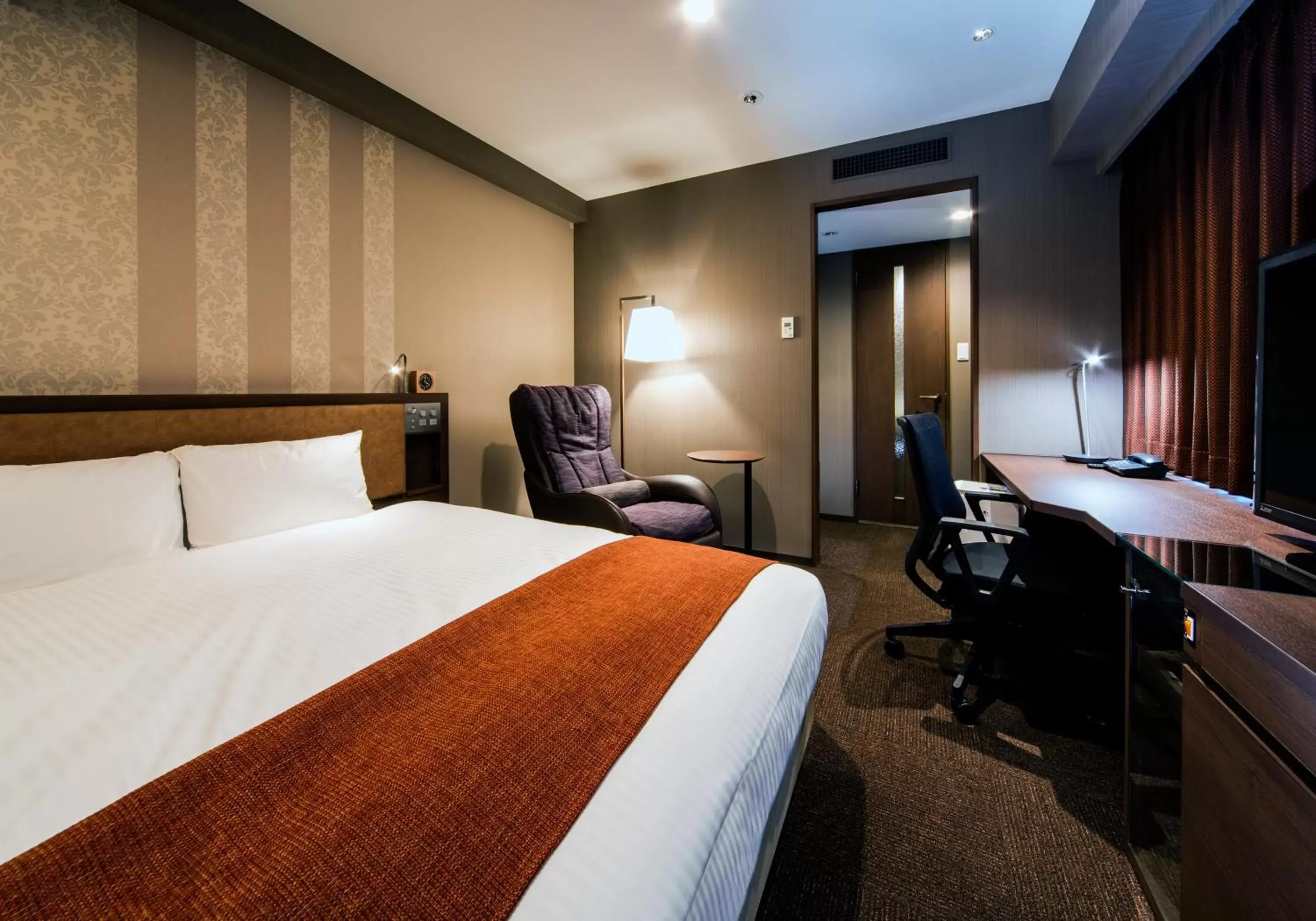 Photo of the whole room, Bed in Daiwa Roynet Hotel Kokura Ekimae