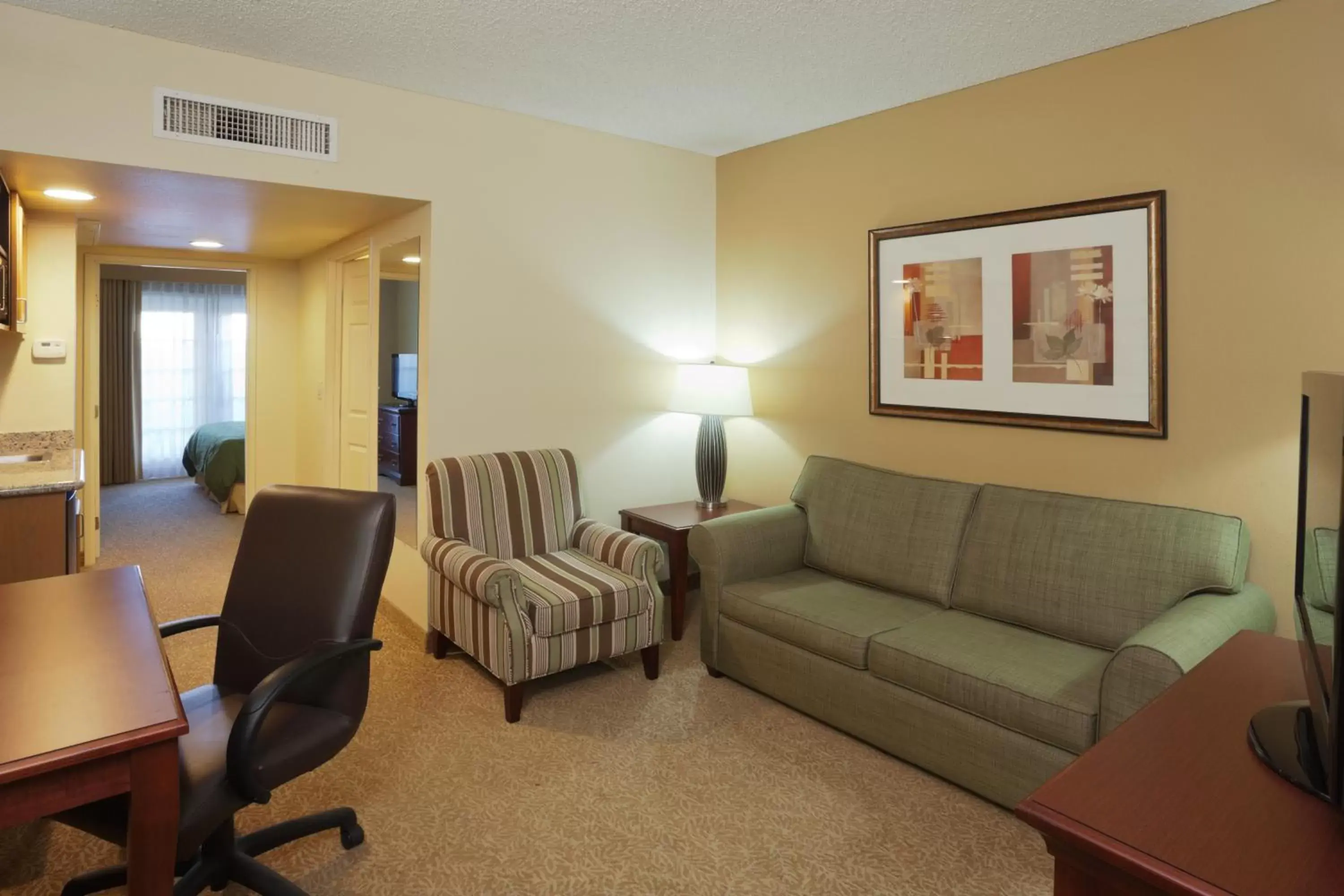 Photo of the whole room, Seating Area in Country Inn & Suites by Radisson, Mesa, AZ