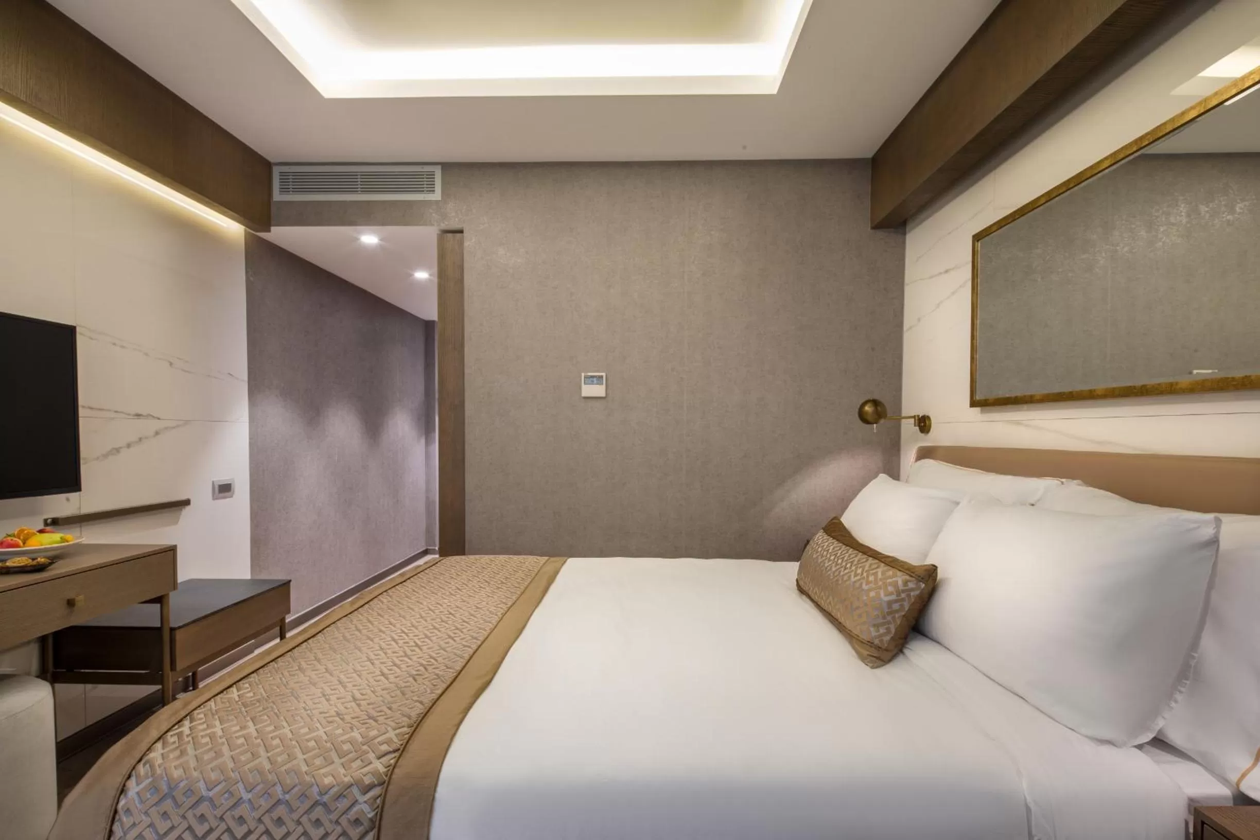 Photo of the whole room, Bed in Mula Hotel