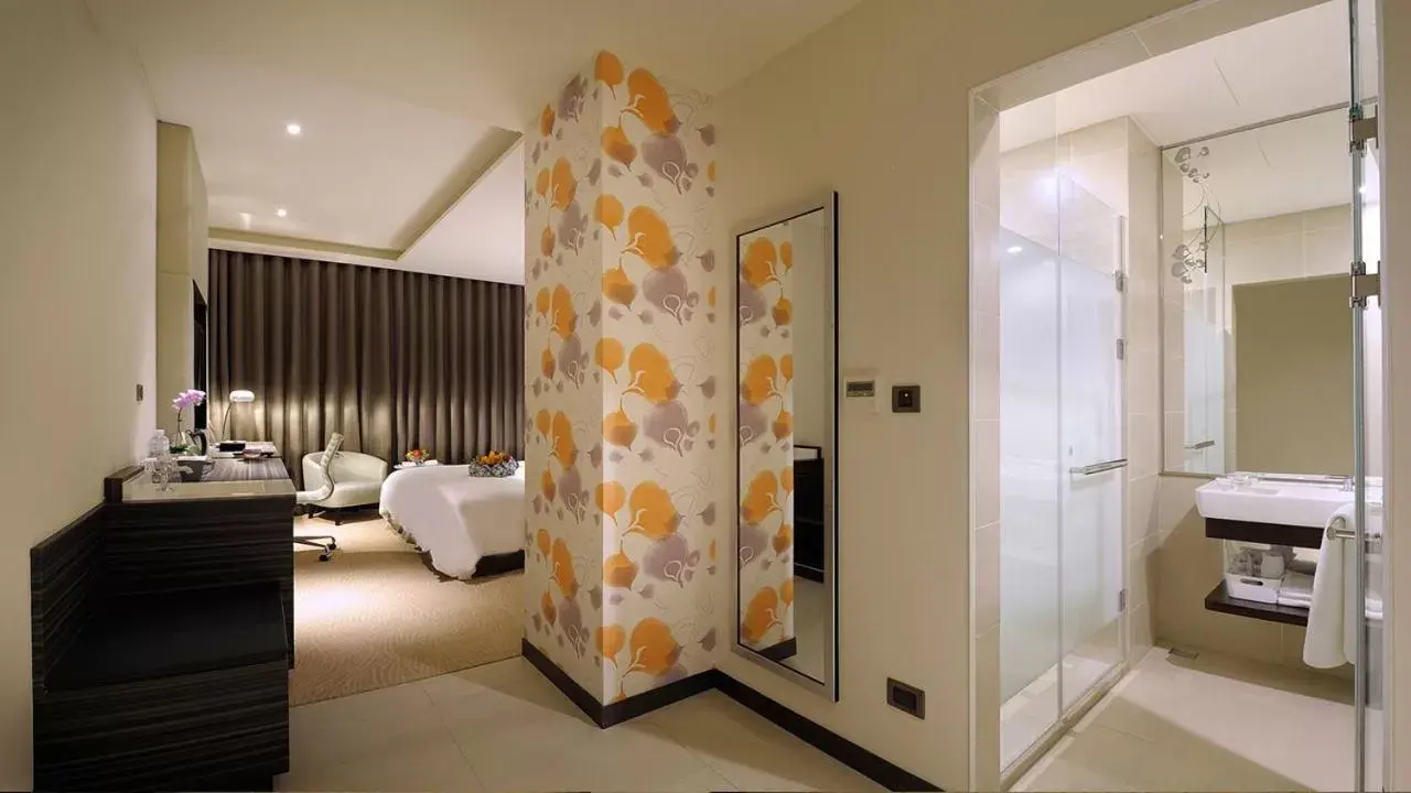 Bathroom in Golden Tulip Glory Fine Hotel