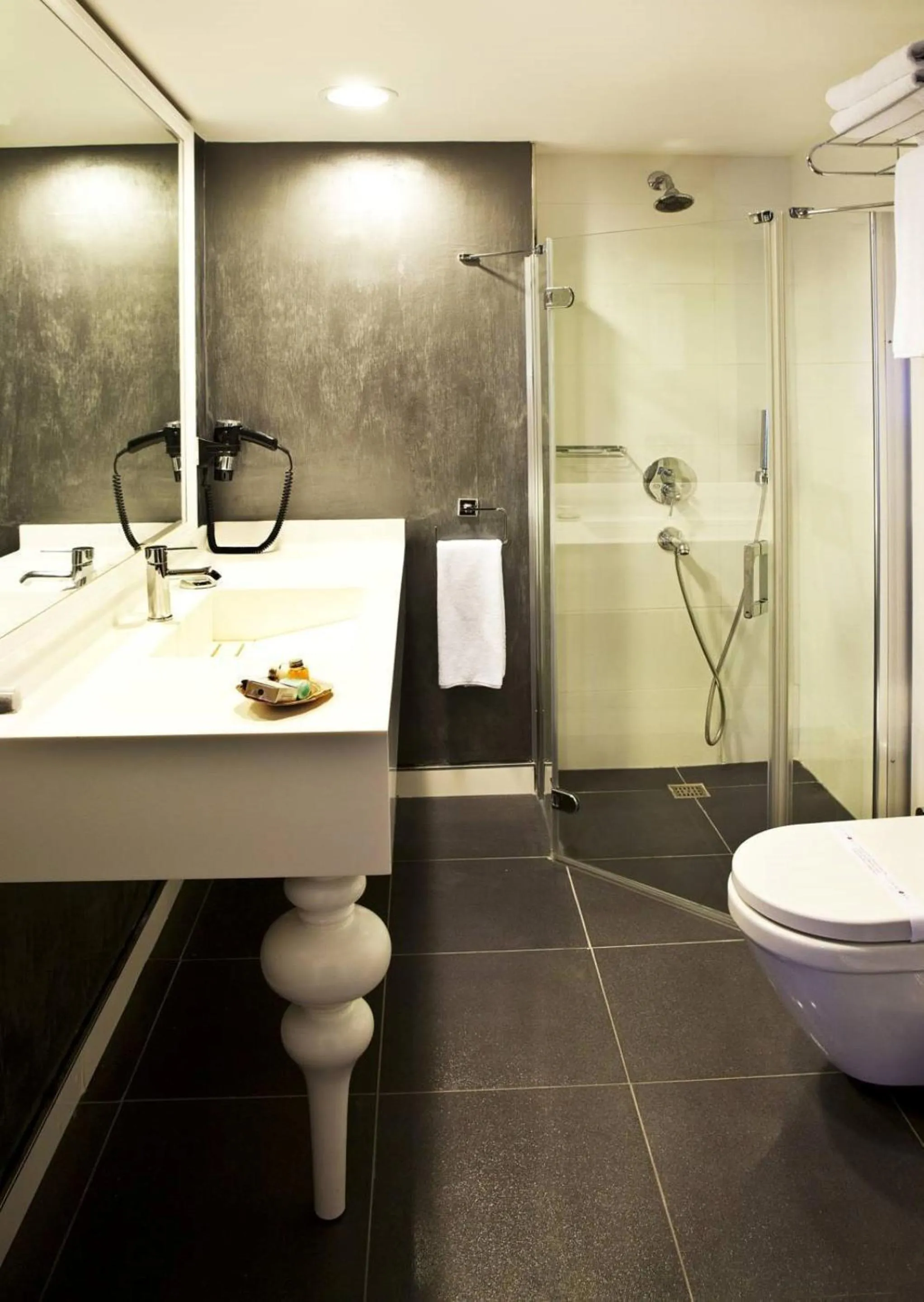 Shower in Taximtown Hotel