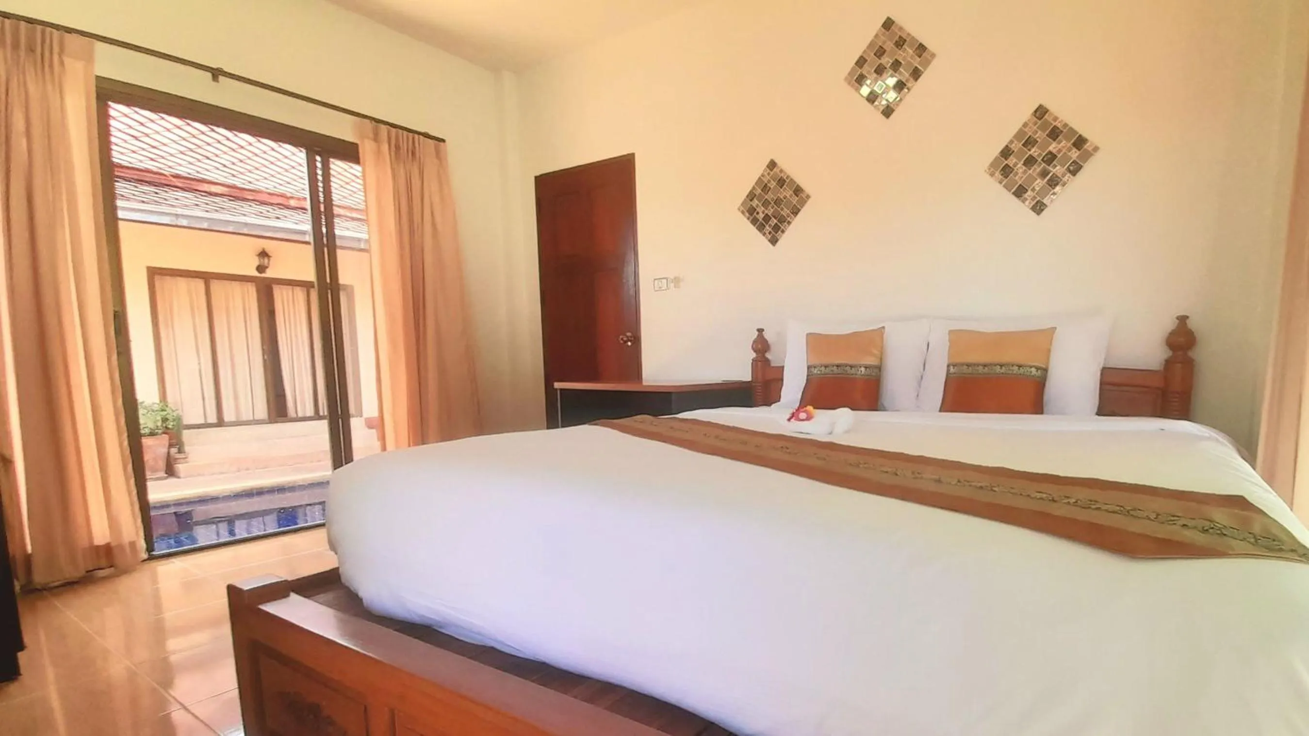 Photo of the whole room, Bed in Samui Diving Resort