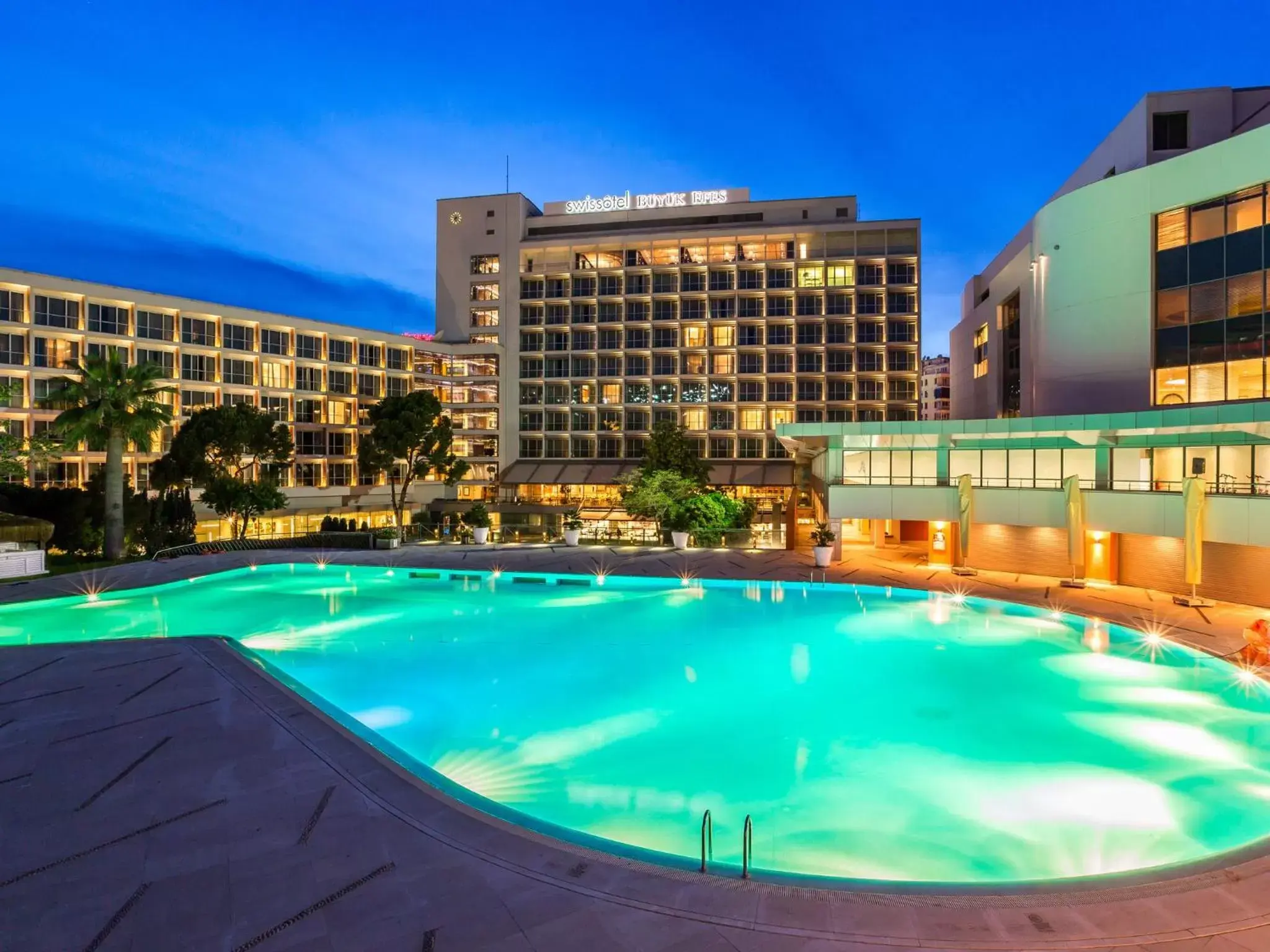 Swimming pool, Property Building in Swissotel Buyuk Efes Izmir