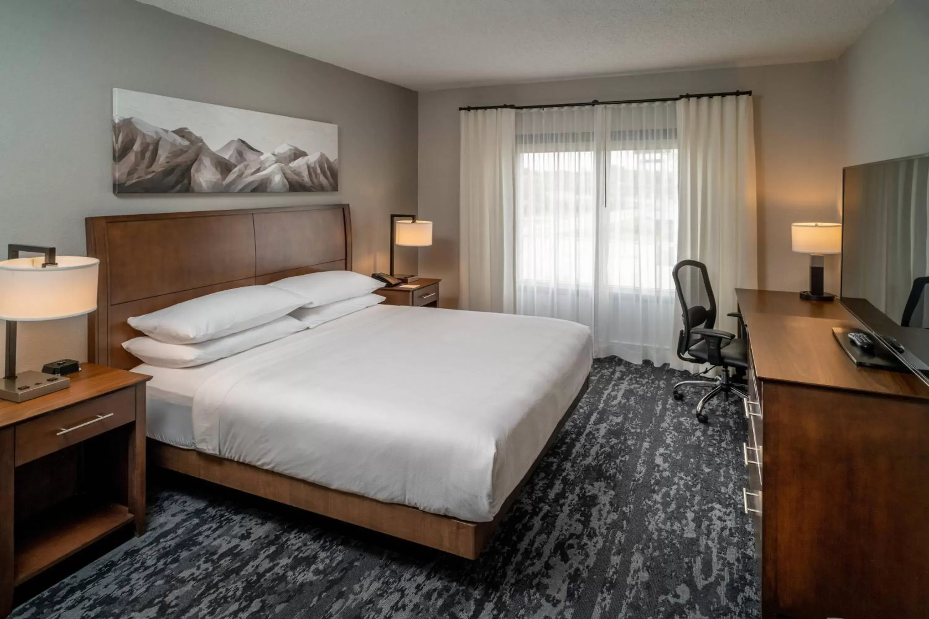 Bedroom, Bed in Delta Hotels by Marriott Huntington Mall