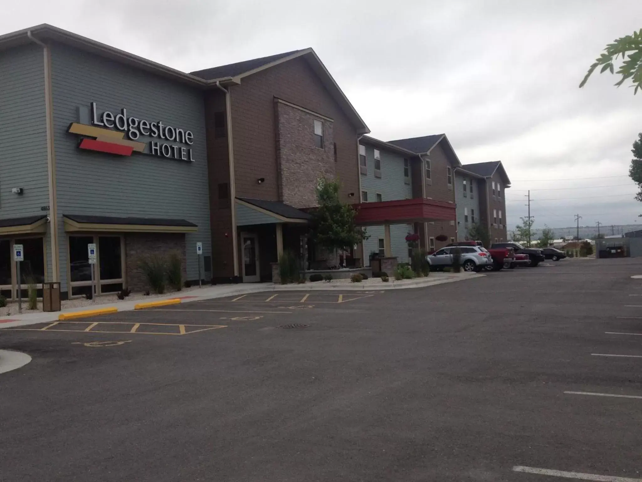 Facade/entrance, Property Building in Ledgestone Hotel Billings