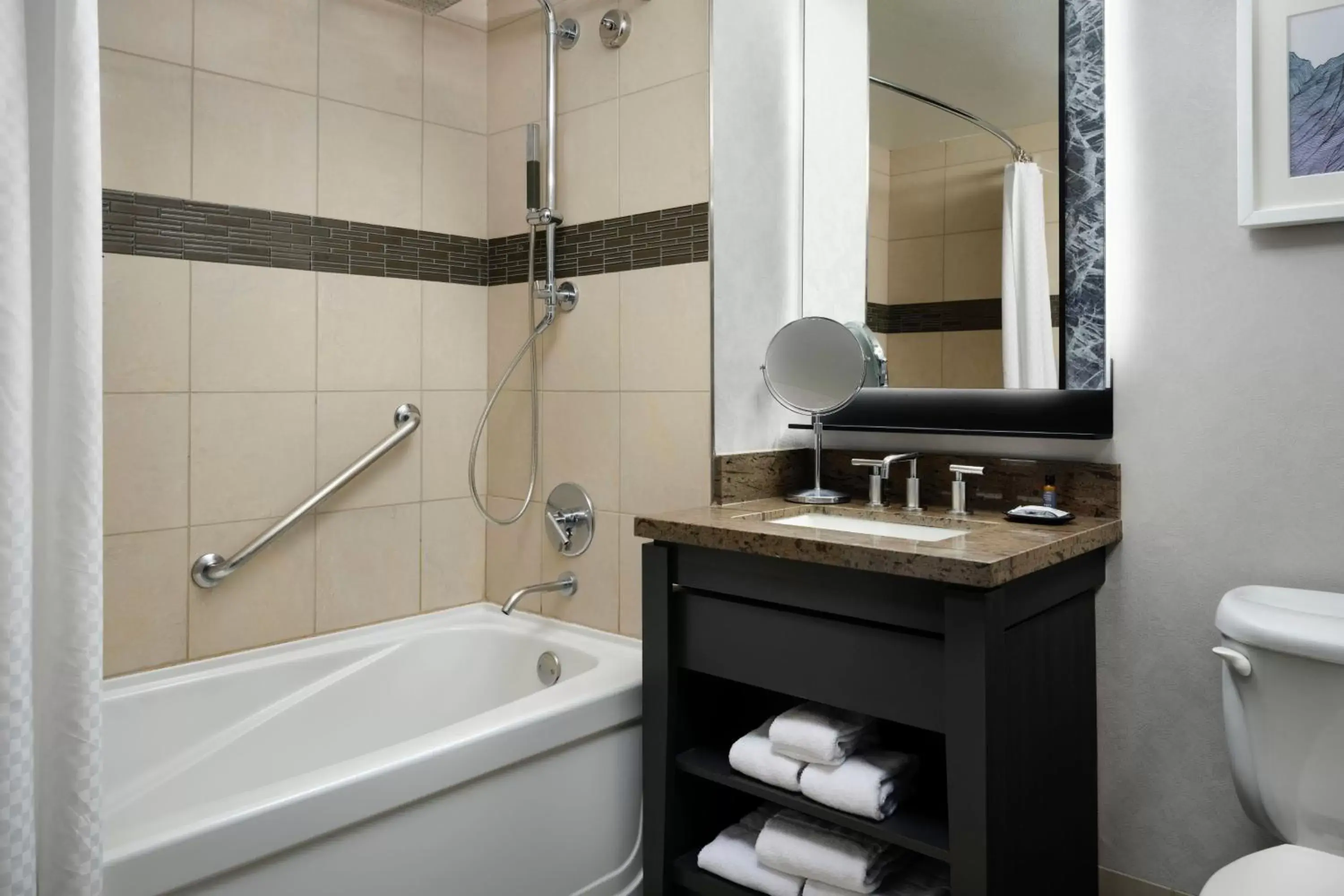 Kitchen or kitchenette, Bathroom in The Westin Monache Resort, Mammoth