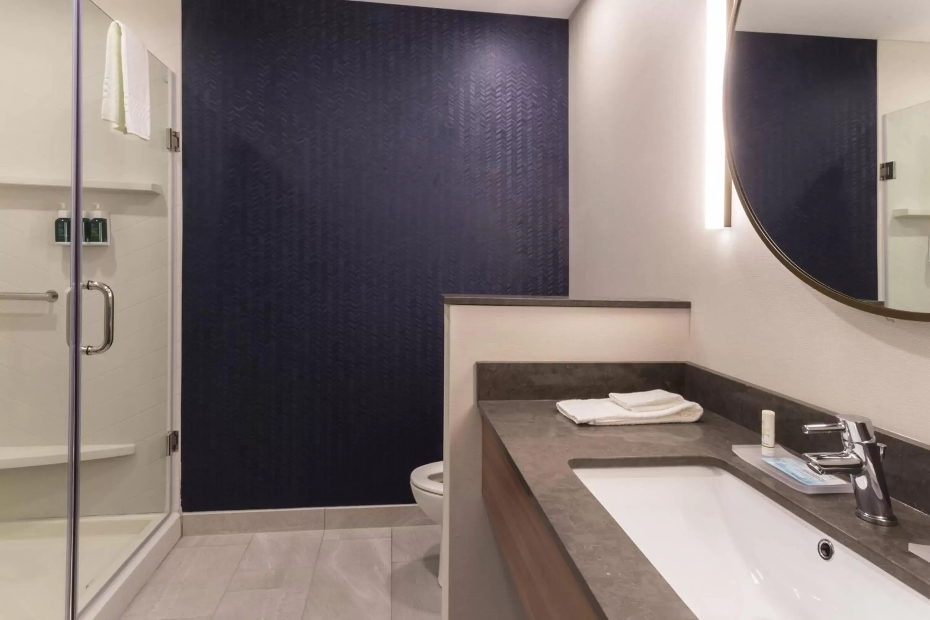 Bathroom in Fairfield Inn & Suites by Marriott Northfield