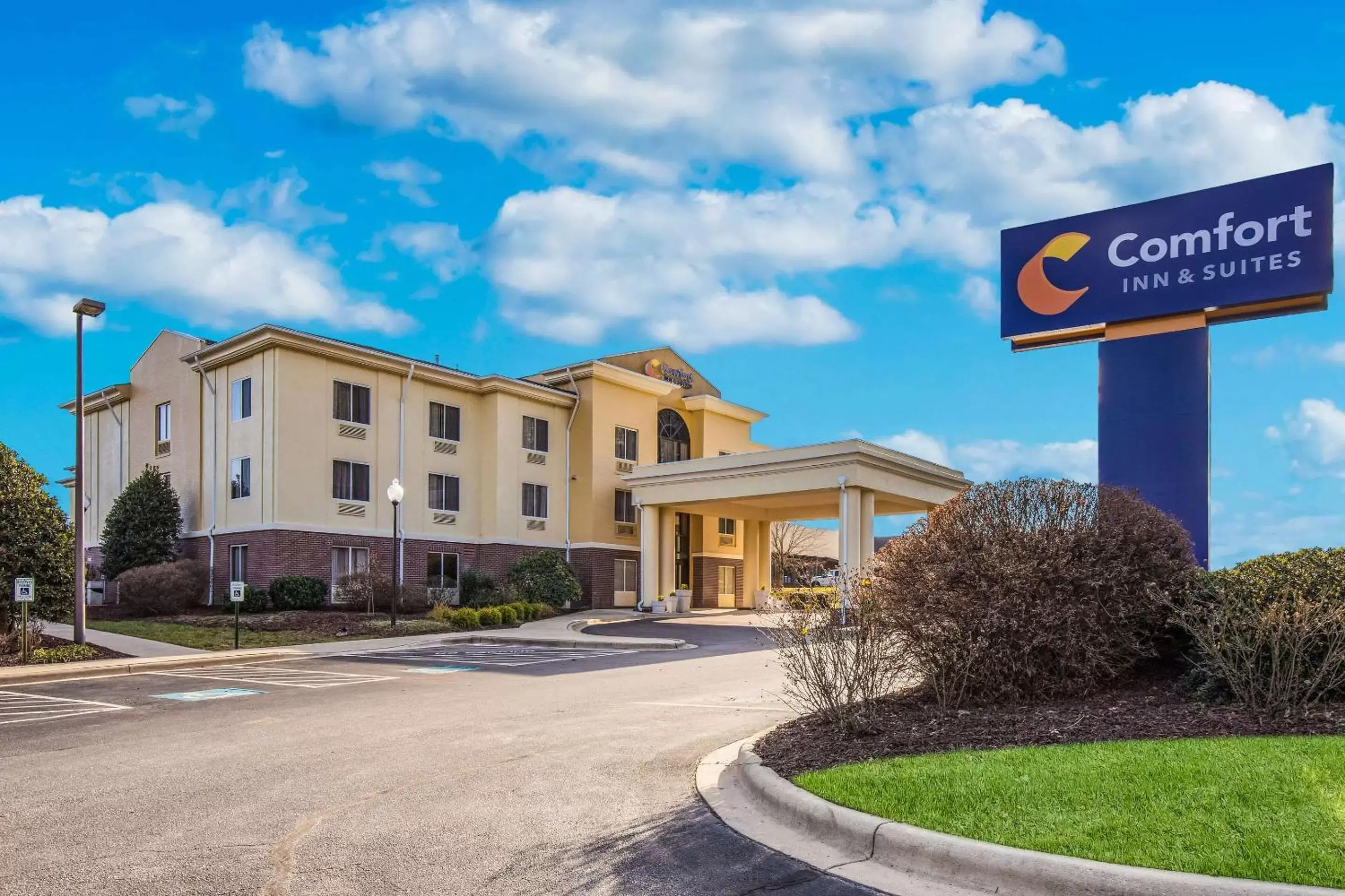 Property Building in Comfort Inn & Suites