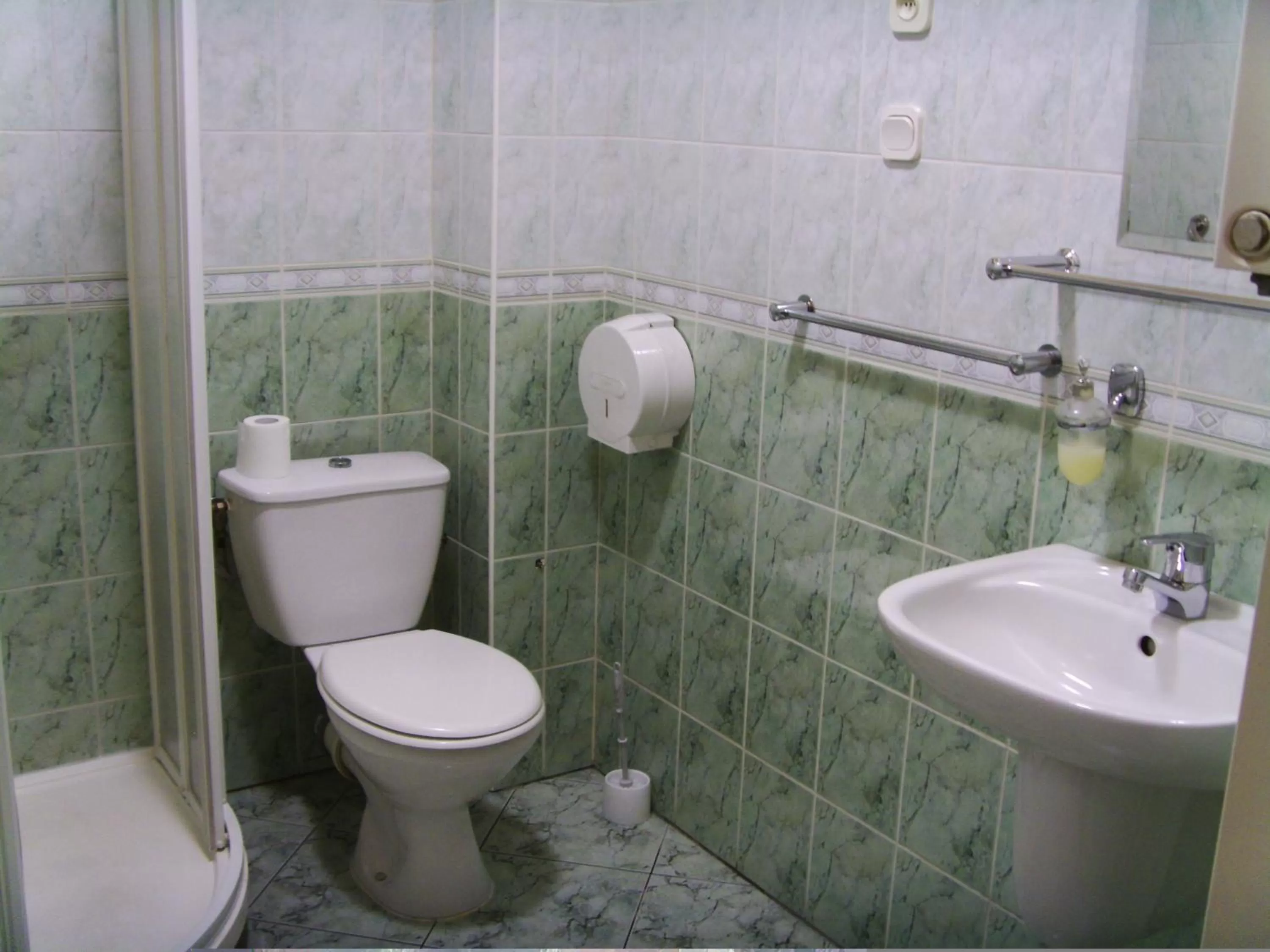 Shower in Hotel Iskra