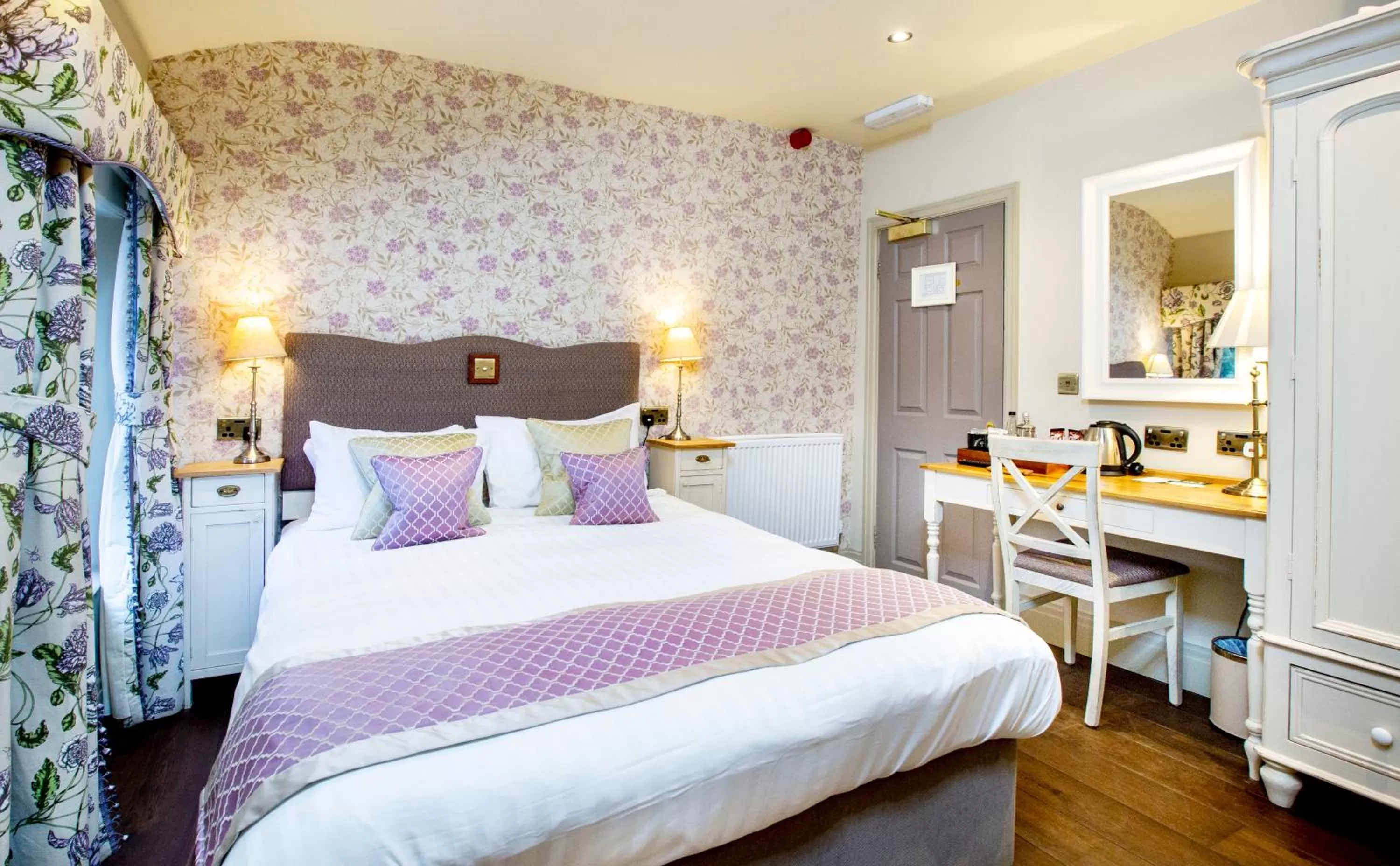 Photo of the whole room, Bed in The Devonshire Grassington