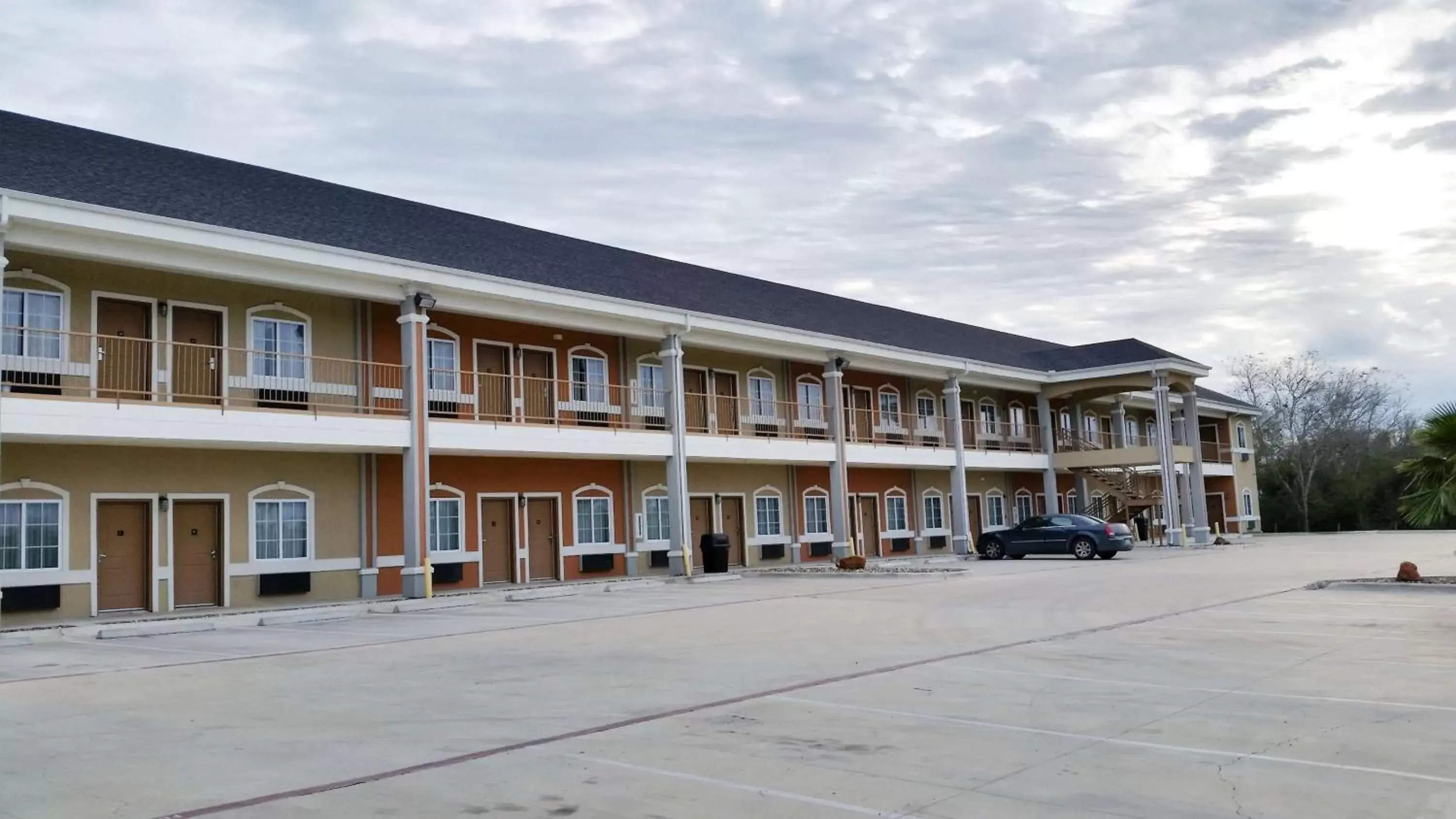 Property building in Studio 6-Beeville, TX Property building in Studio 6-Beeville, TX