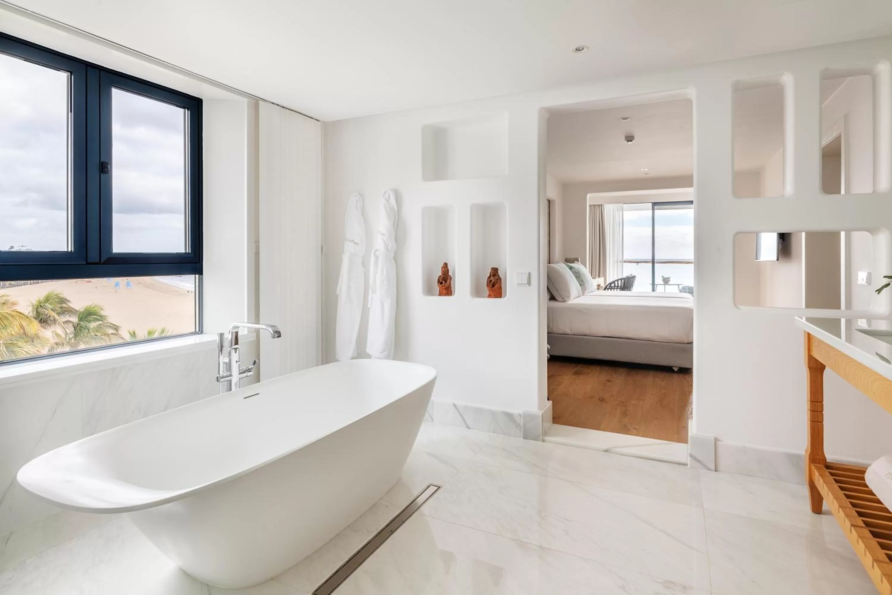 Bathroom, Bed in Hotel Fariones