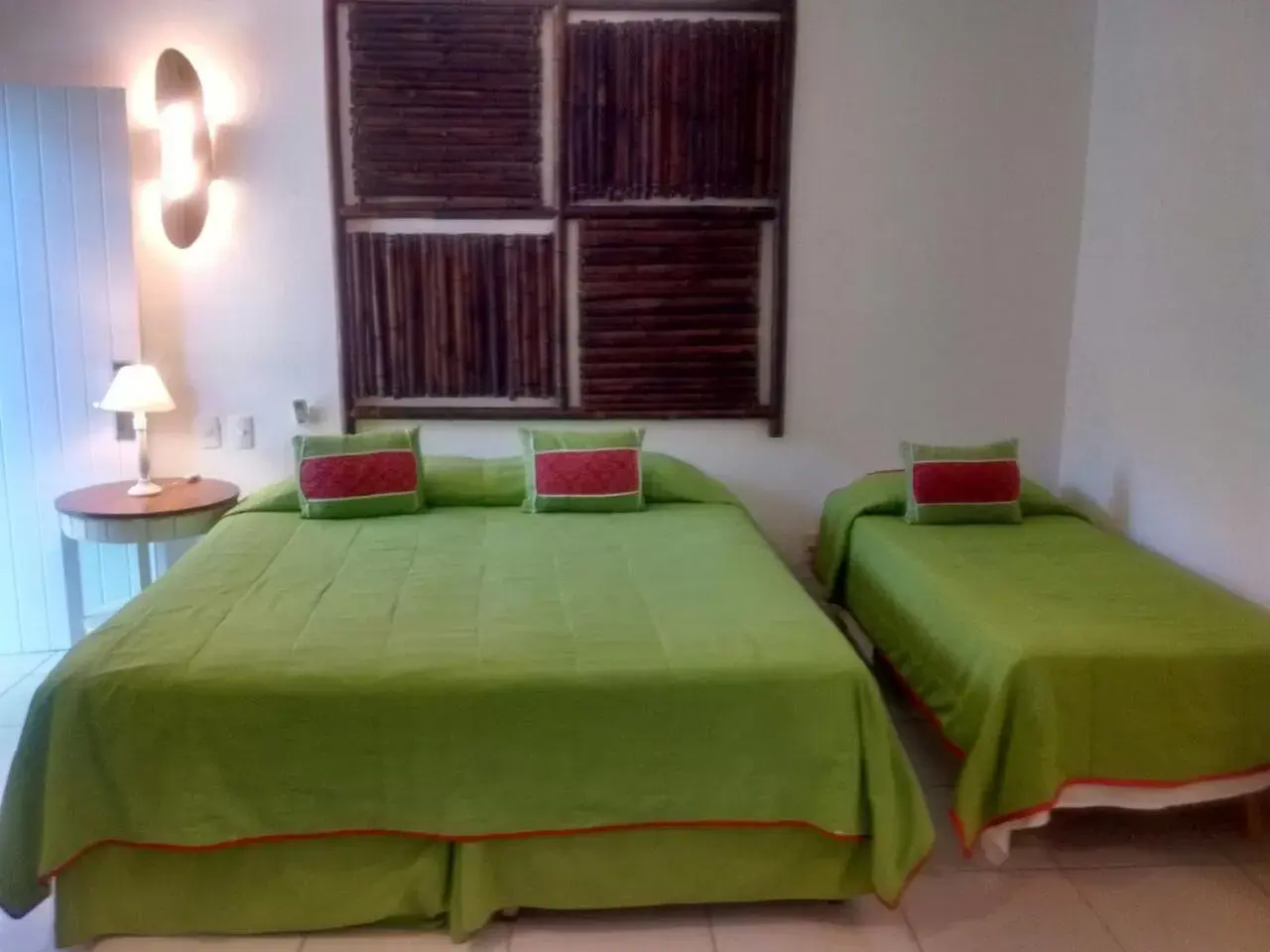 Photo of the whole room, Bed in Pousada Bucaneiro