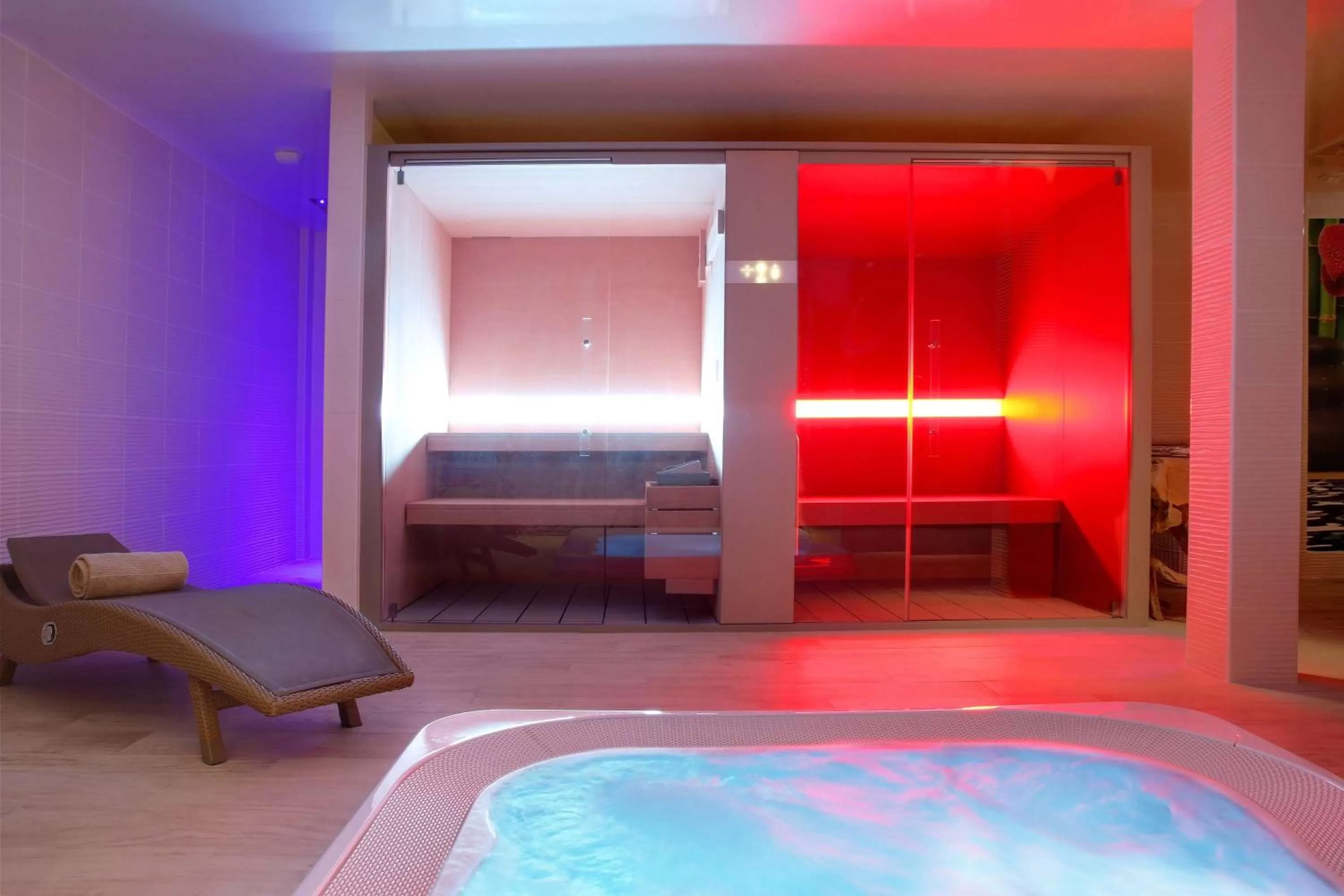 Sauna, Bed in Best Western Premier Le Patio des Artistes Wellness Jacuzzi
