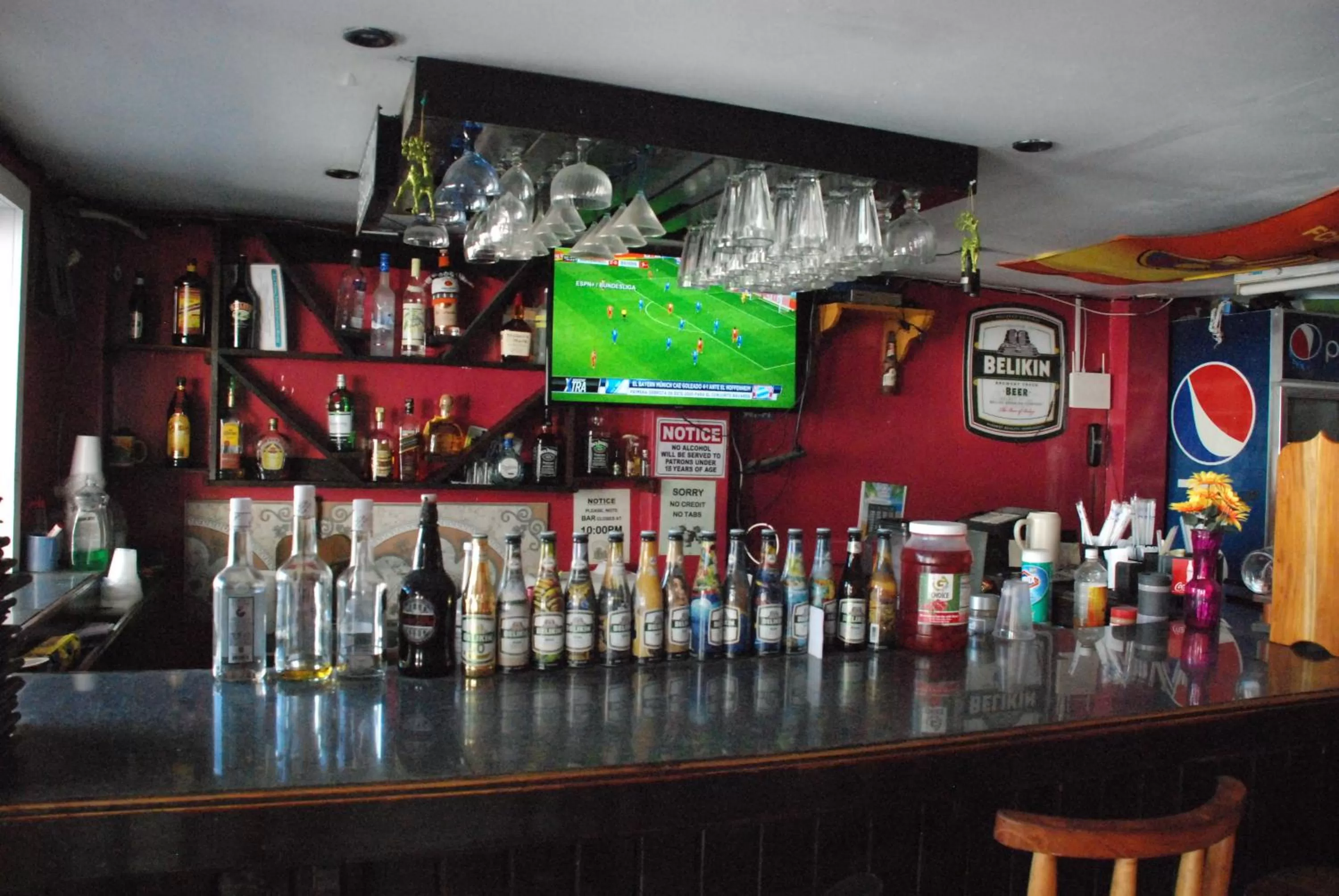 Restaurant/places to eat in Hotel Coastalbay 2 & Golf Cart Rental