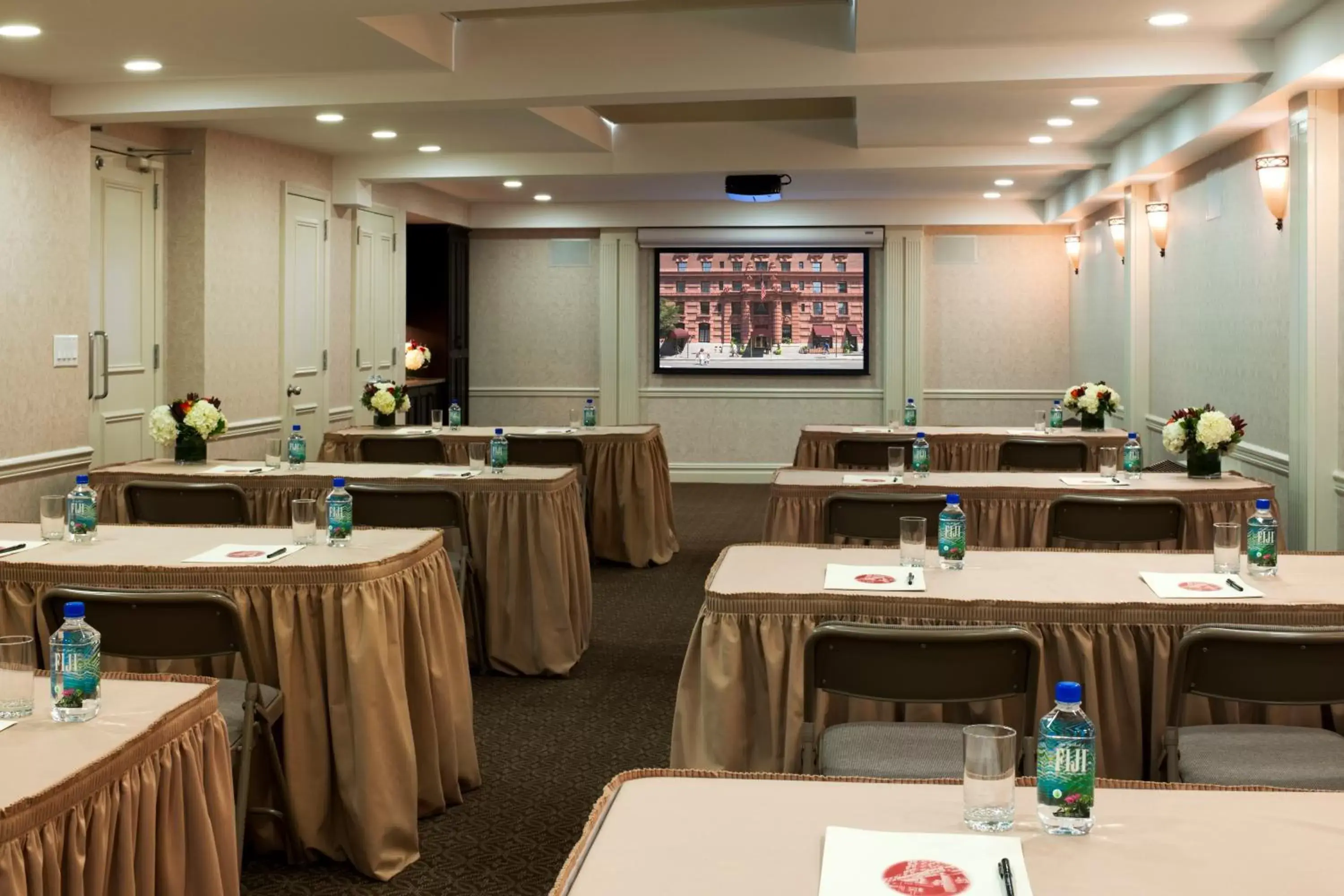 Meeting/conference room, Restaurant/Places to Eat in Hotel Lucerne