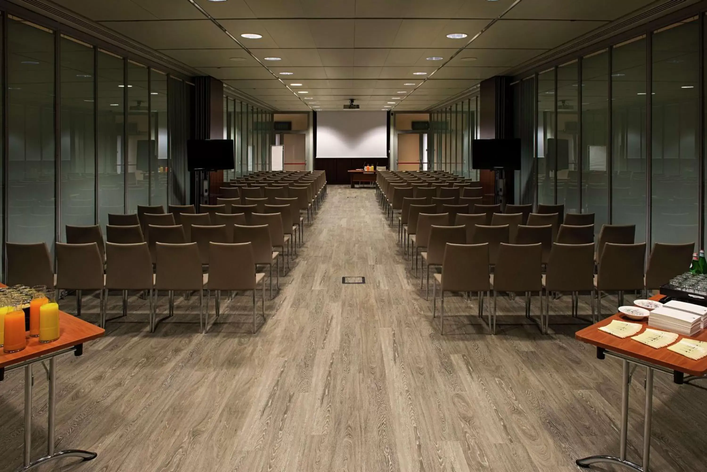 Meeting/conference room in DoubleTree by Hilton Turin Lingotto