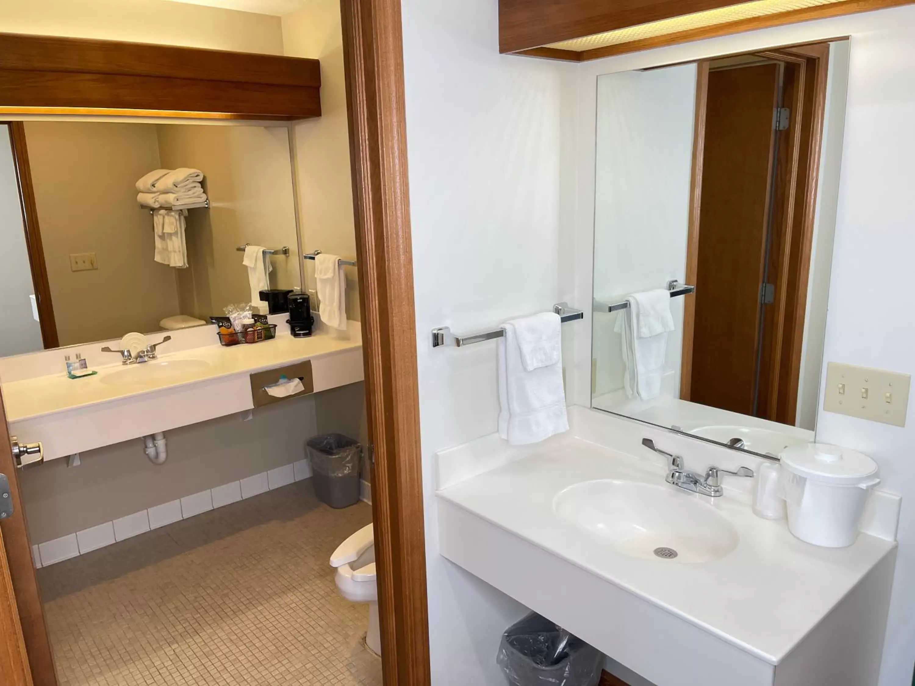 Bathroom in Farmstead Inn and Conference Center