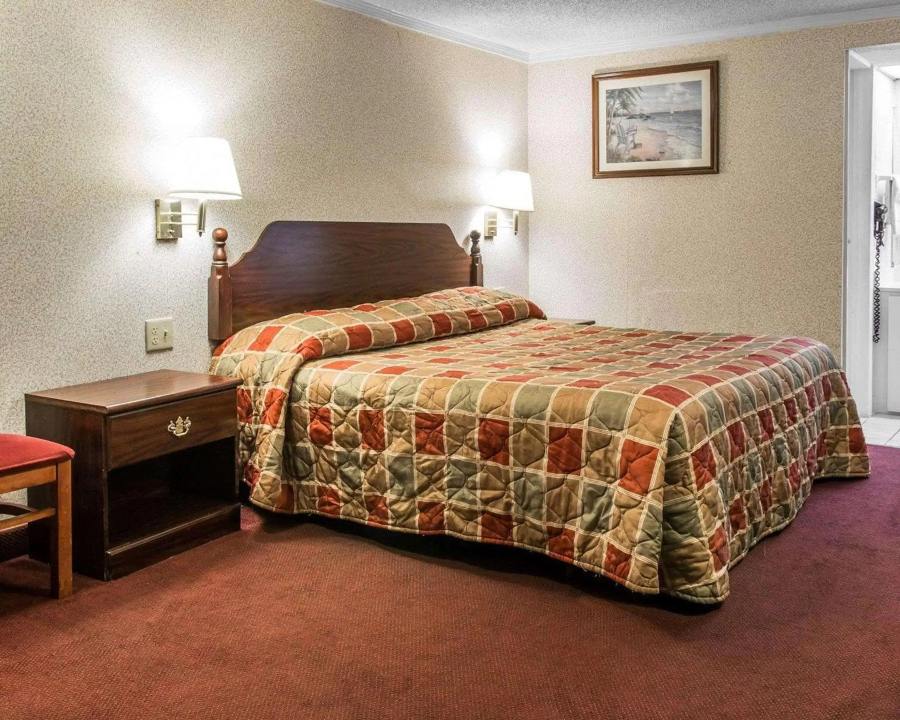 Photo of the whole room, Bed in Rodeway Inn Madison Heights