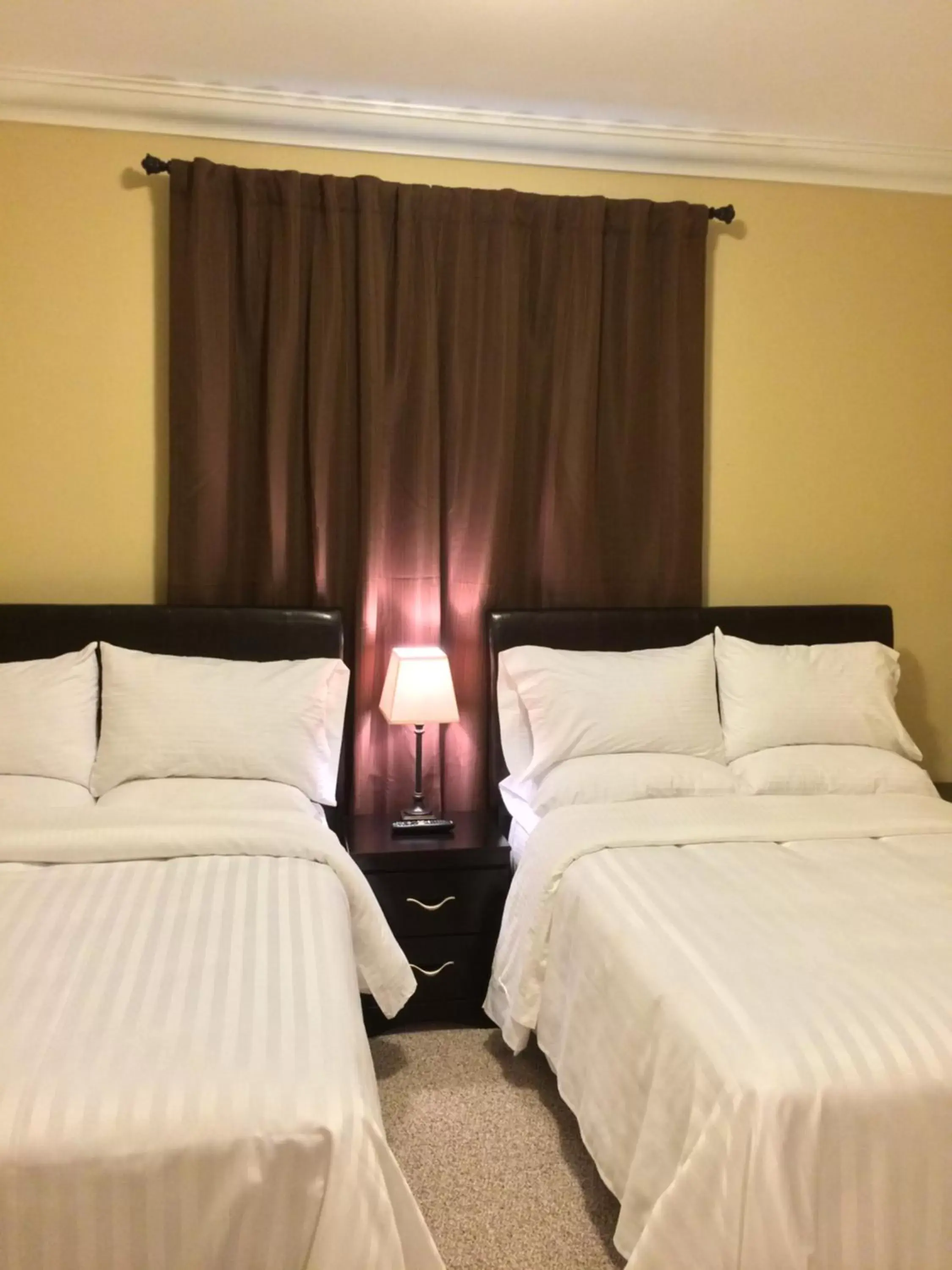 Bed in Balsam Suites Boutique Inn & Residence