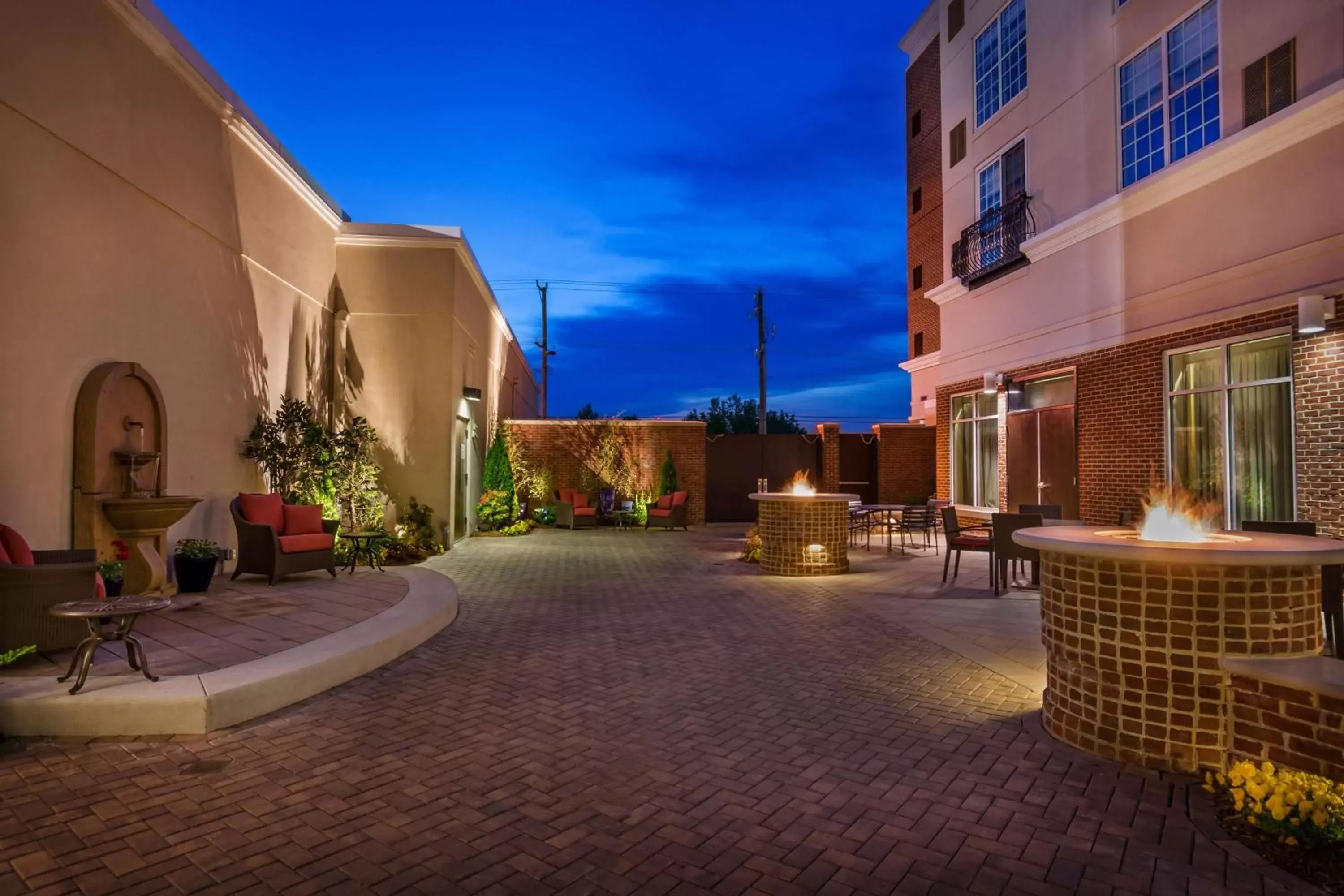 Patio in Hyatt Place Fredericksburg at Mary Washington