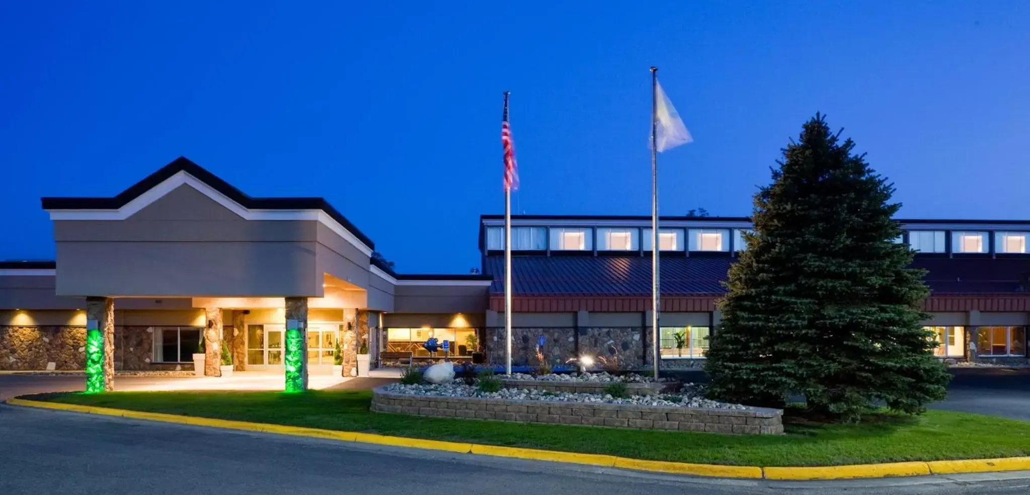 Property Building in Holiday Inn Detroit Lakes, an IHG Hotel