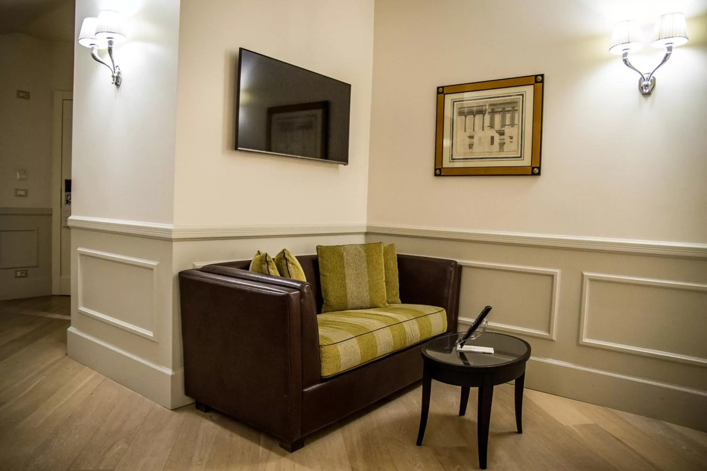 Photo of the whole room, Seating Area in Grand Hotel Sitea