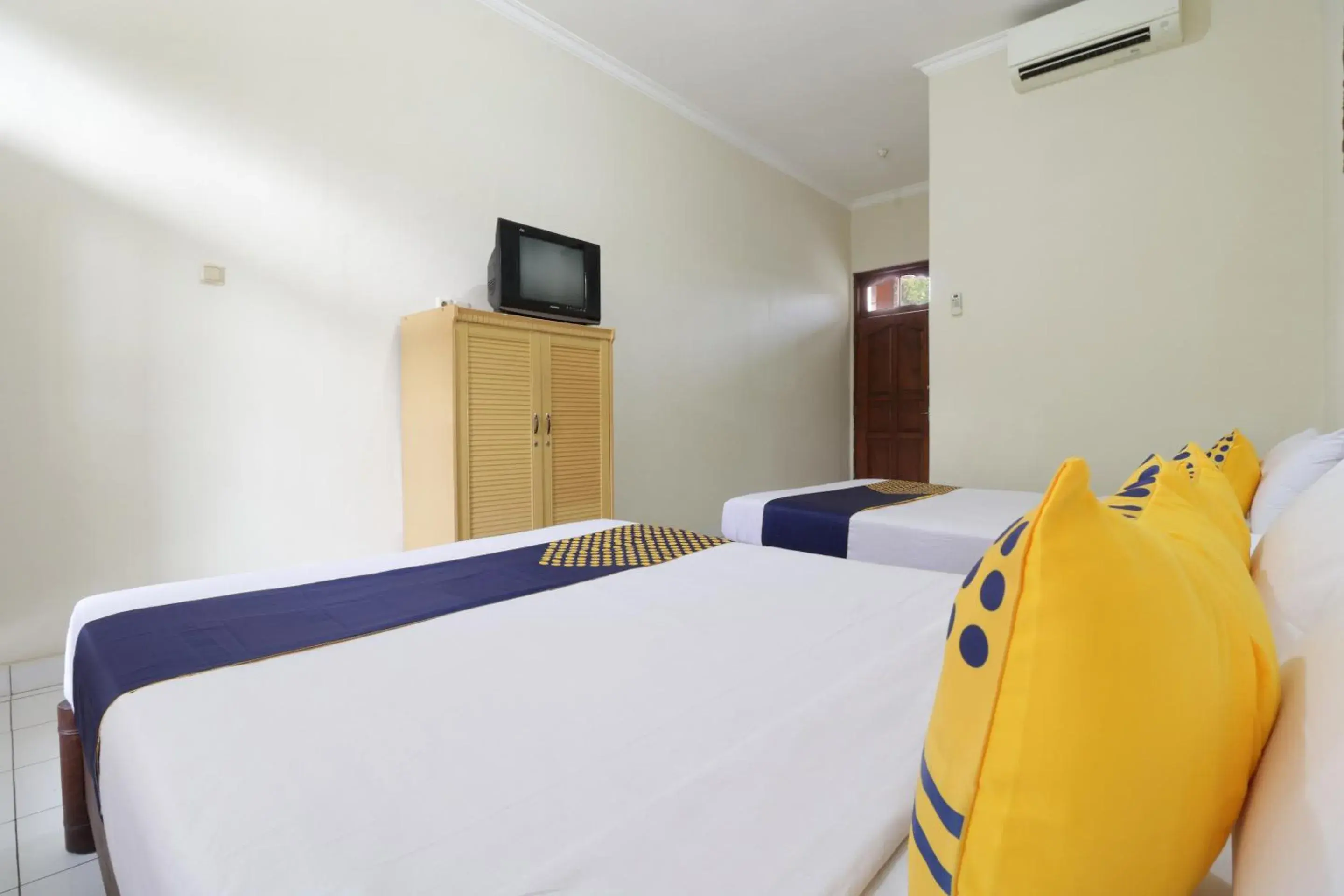 Bedroom, Bed in SPOT ON 2426 Hotel Aget Jaya Ii