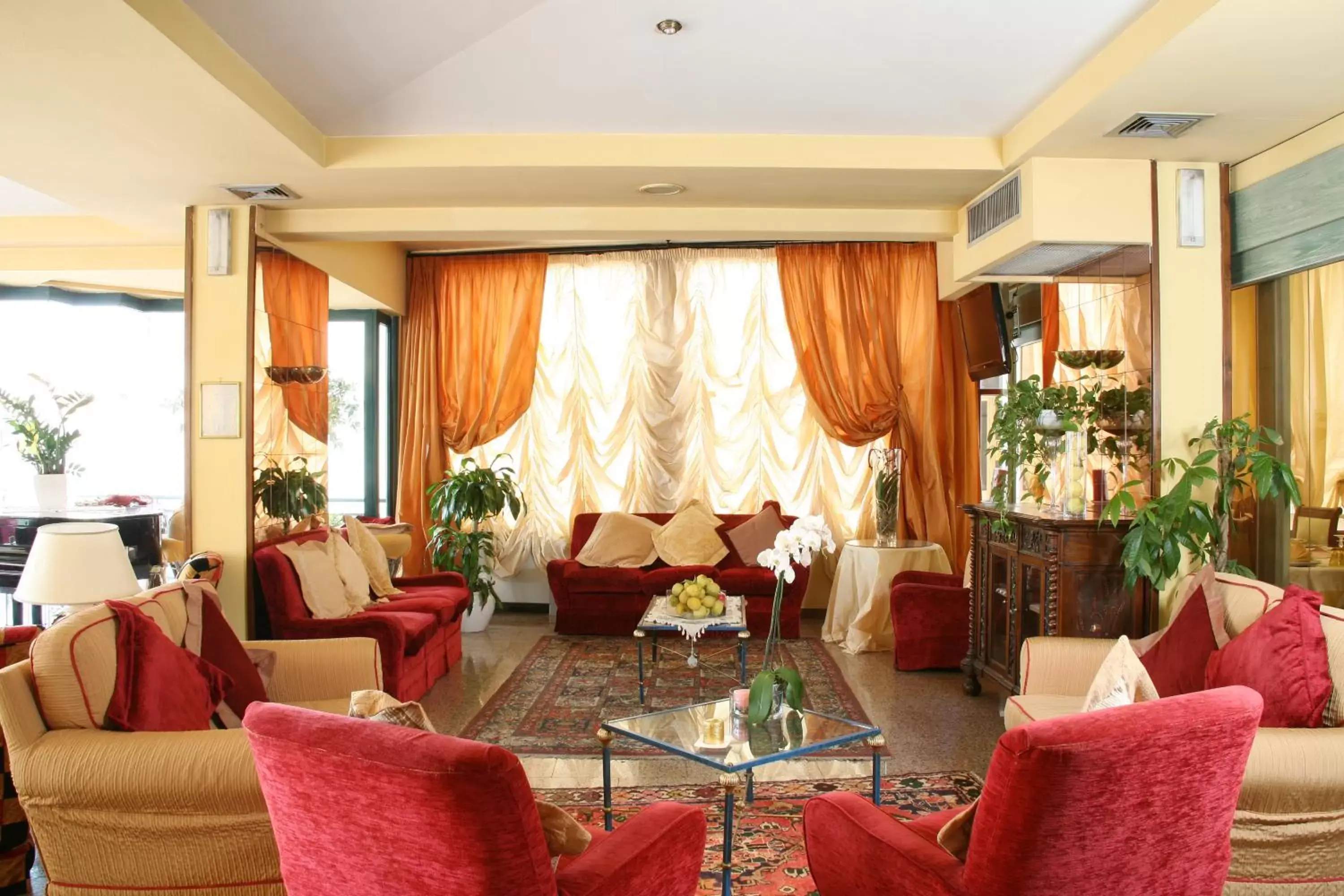 Communal lounge/ TV room, Seating Area in Hotel Nuovo Savi
