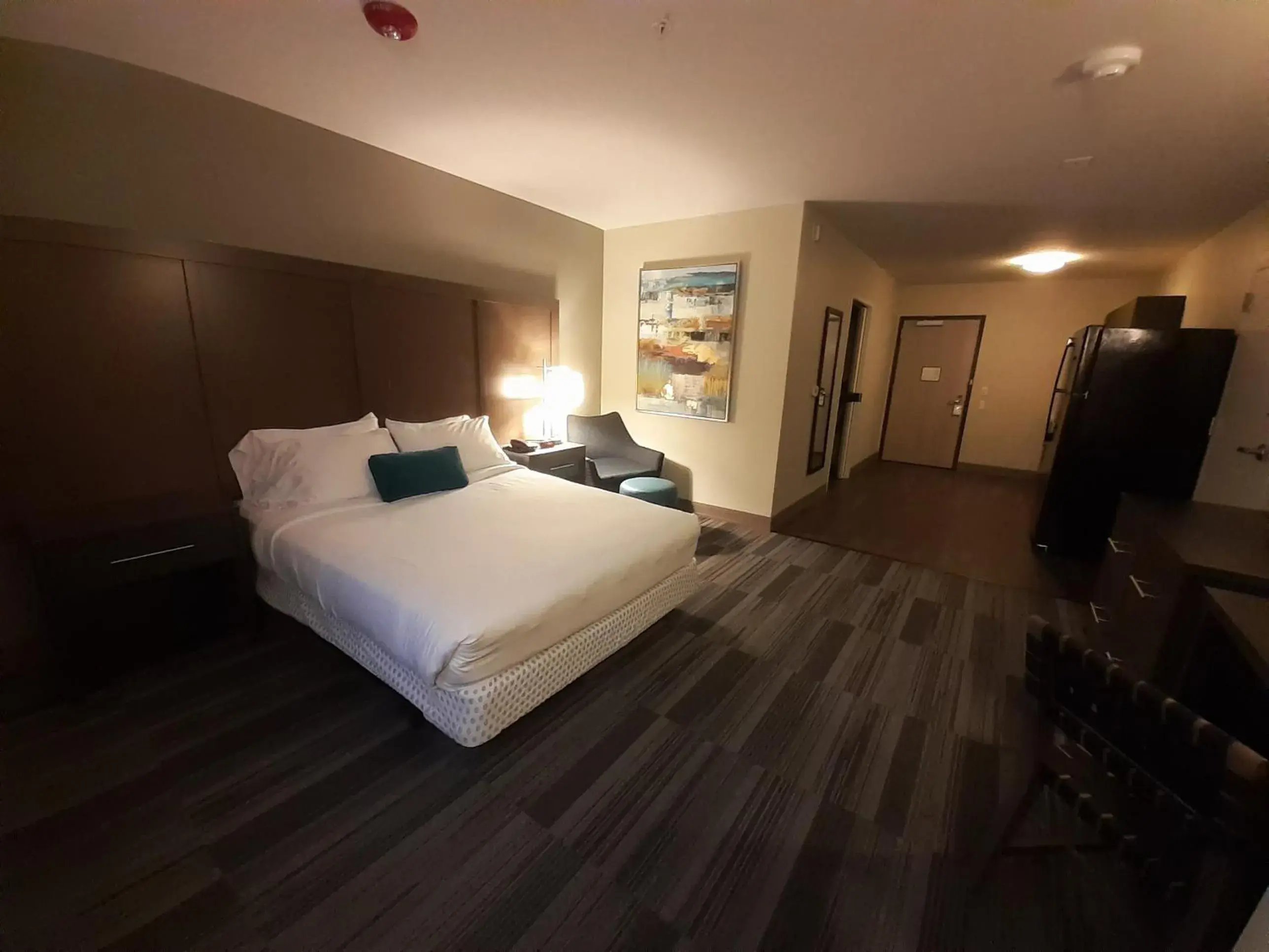 Kitchen or kitchenette, Bed in Simple Suites Boise Airport