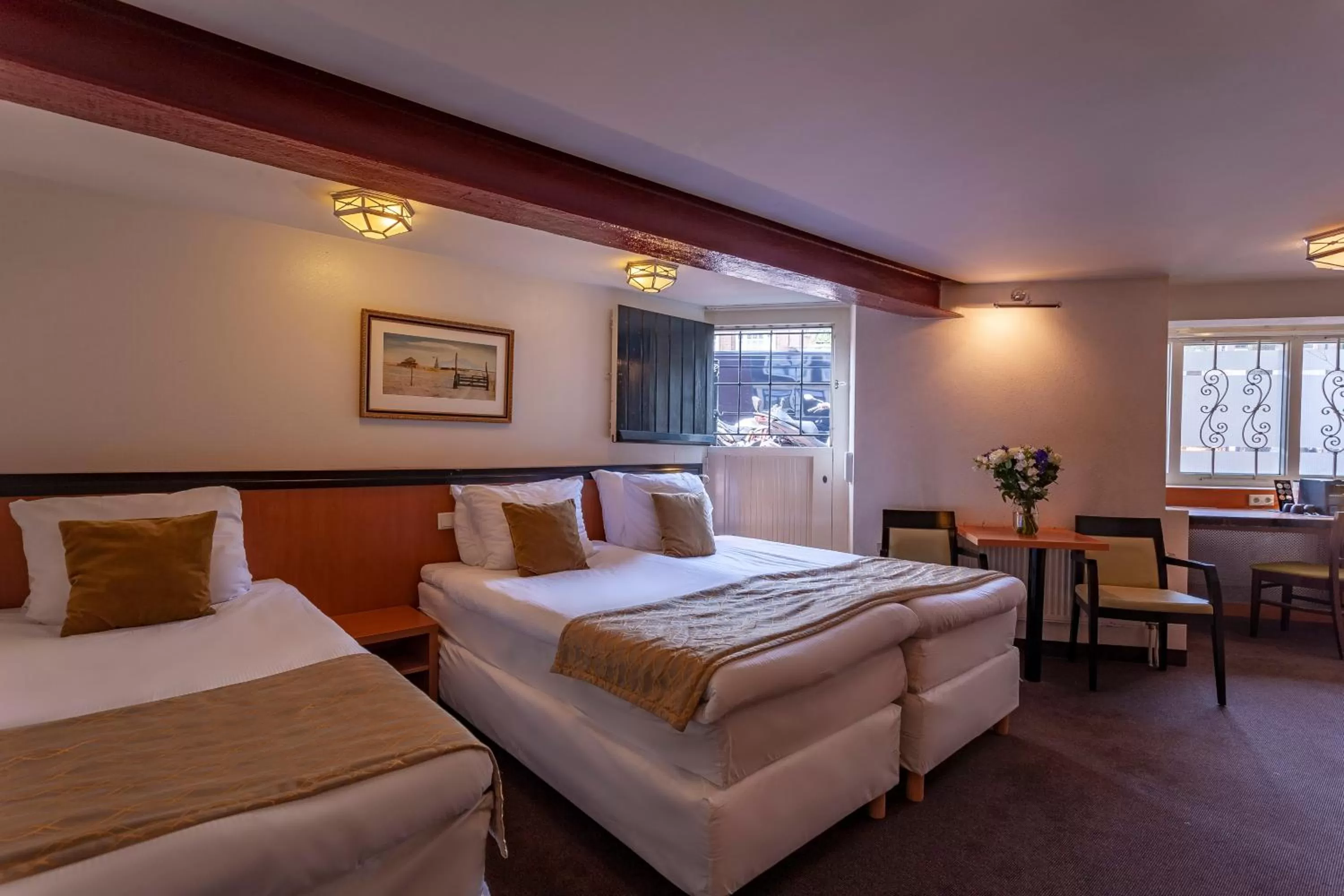 Photo of the whole room, Bed in Avenue Hotel